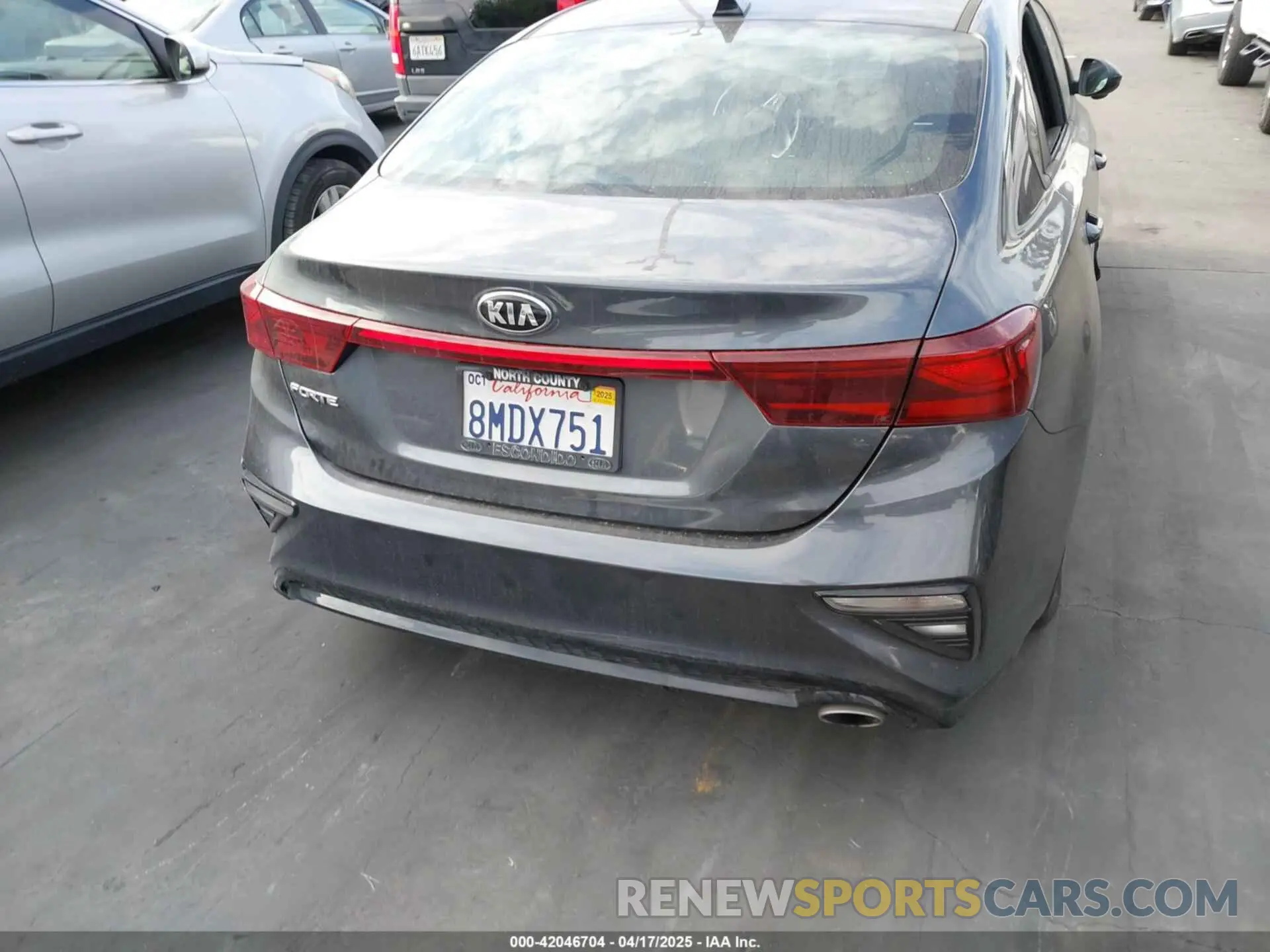 17 Photograph of a damaged car 3KPF24AD8LE170132 KIA FORTE 2020