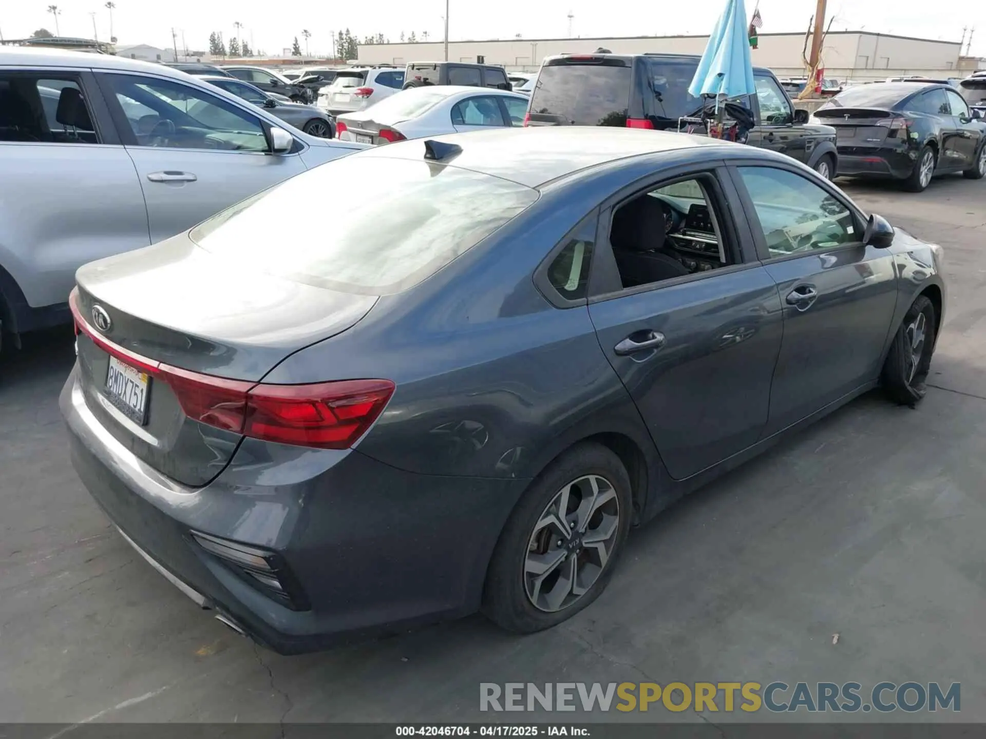4 Photograph of a damaged car 3KPF24AD8LE170132 KIA FORTE 2020