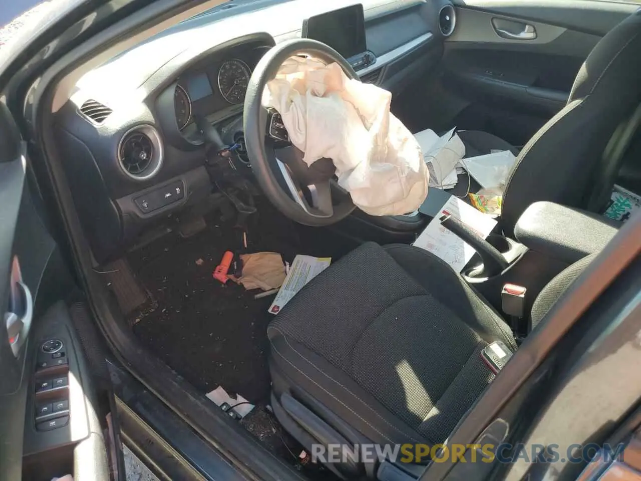 8 Photograph of a damaged car 3KPF24AD8LE170230 KIA FORTE 2020