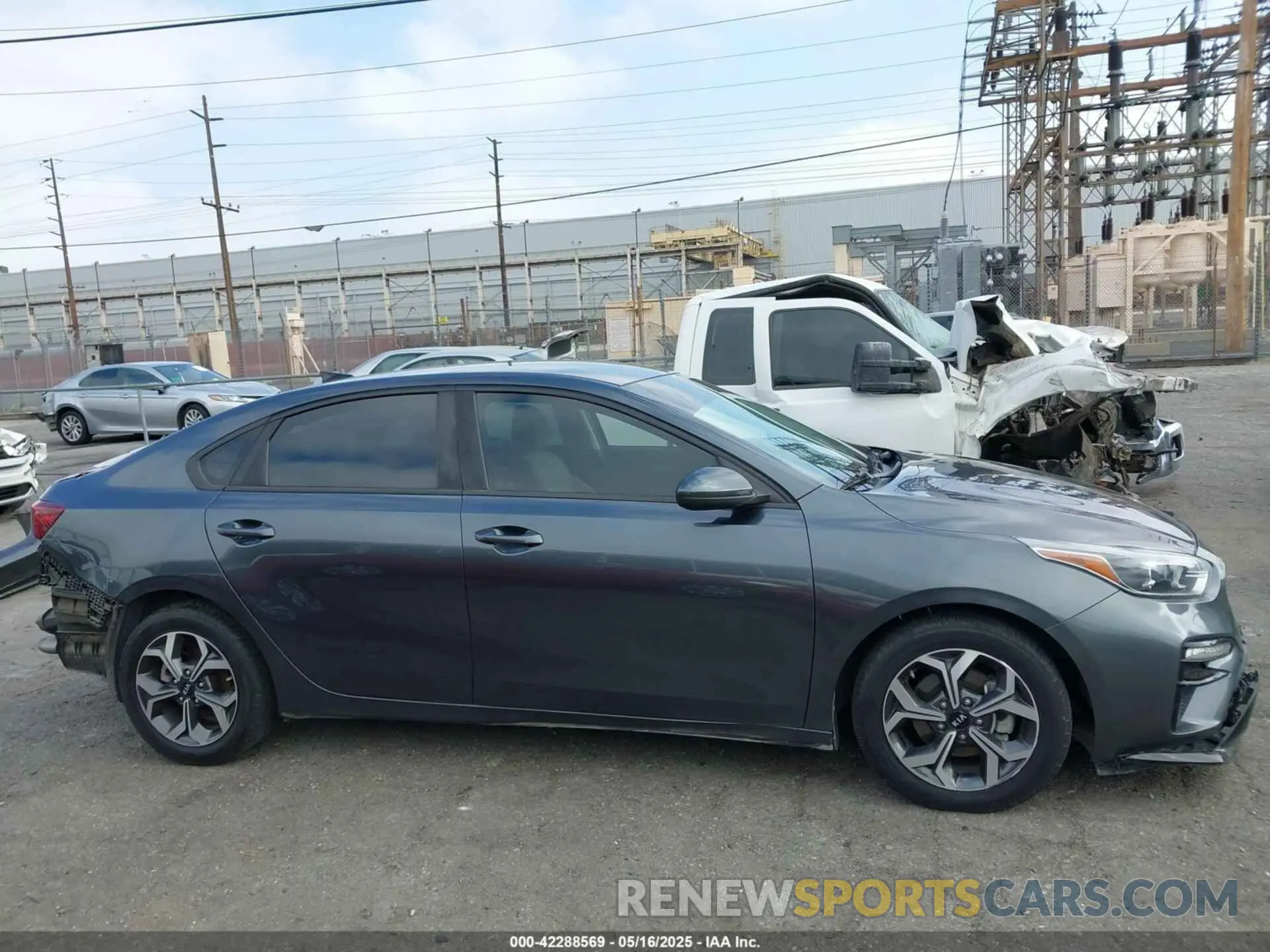 14 Photograph of a damaged car 3KPF24AD8LE177646 KIA FORTE 2020