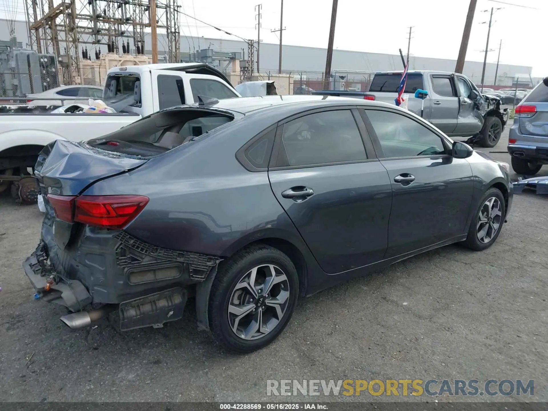 4 Photograph of a damaged car 3KPF24AD8LE177646 KIA FORTE 2020