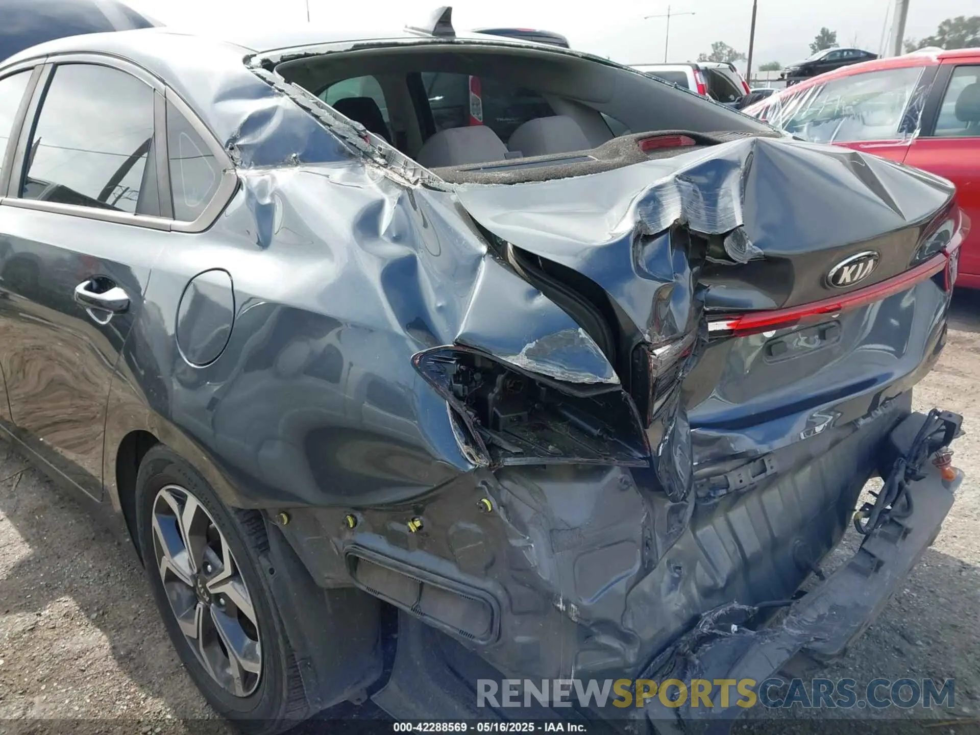 6 Photograph of a damaged car 3KPF24AD8LE177646 KIA FORTE 2020