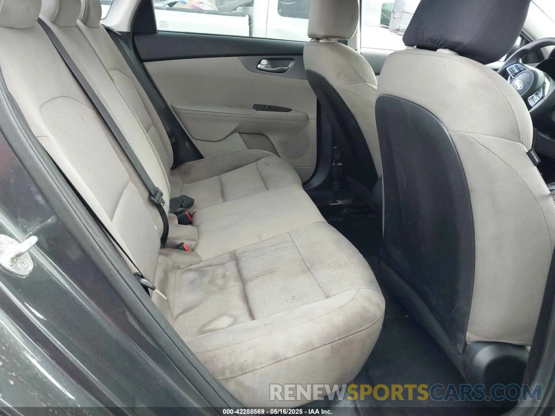 8 Photograph of a damaged car 3KPF24AD8LE177646 KIA FORTE 2020