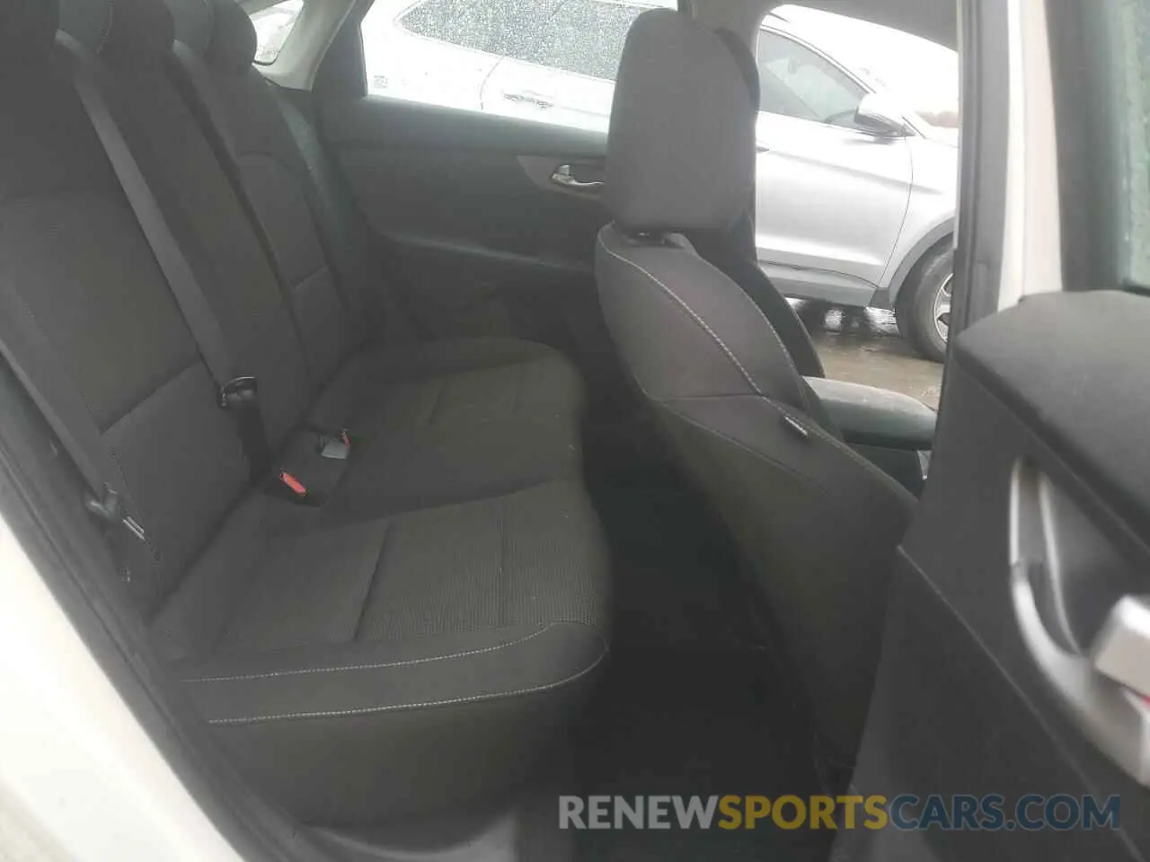 10 Photograph of a damaged car 3KPF24AD8LE184404 KIA FORTE 2020