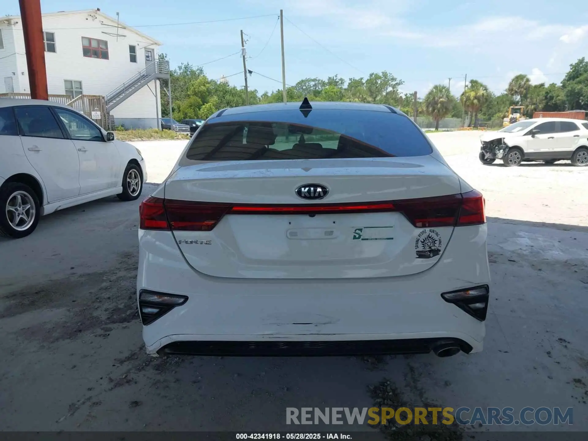 17 Photograph of a damaged car 3KPF24AD8LE186587 KIA FORTE 2020