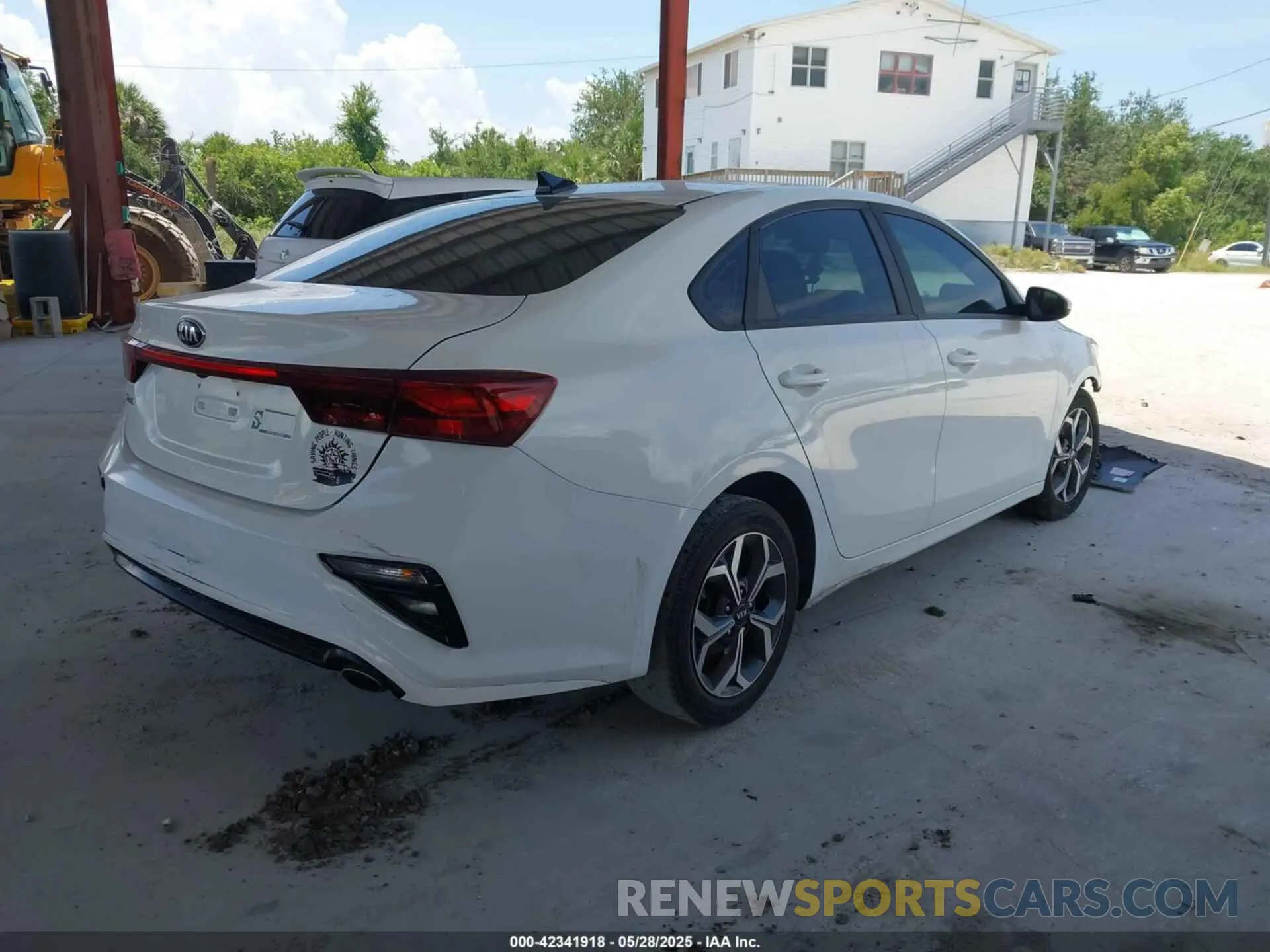 4 Photograph of a damaged car 3KPF24AD8LE186587 KIA FORTE 2020