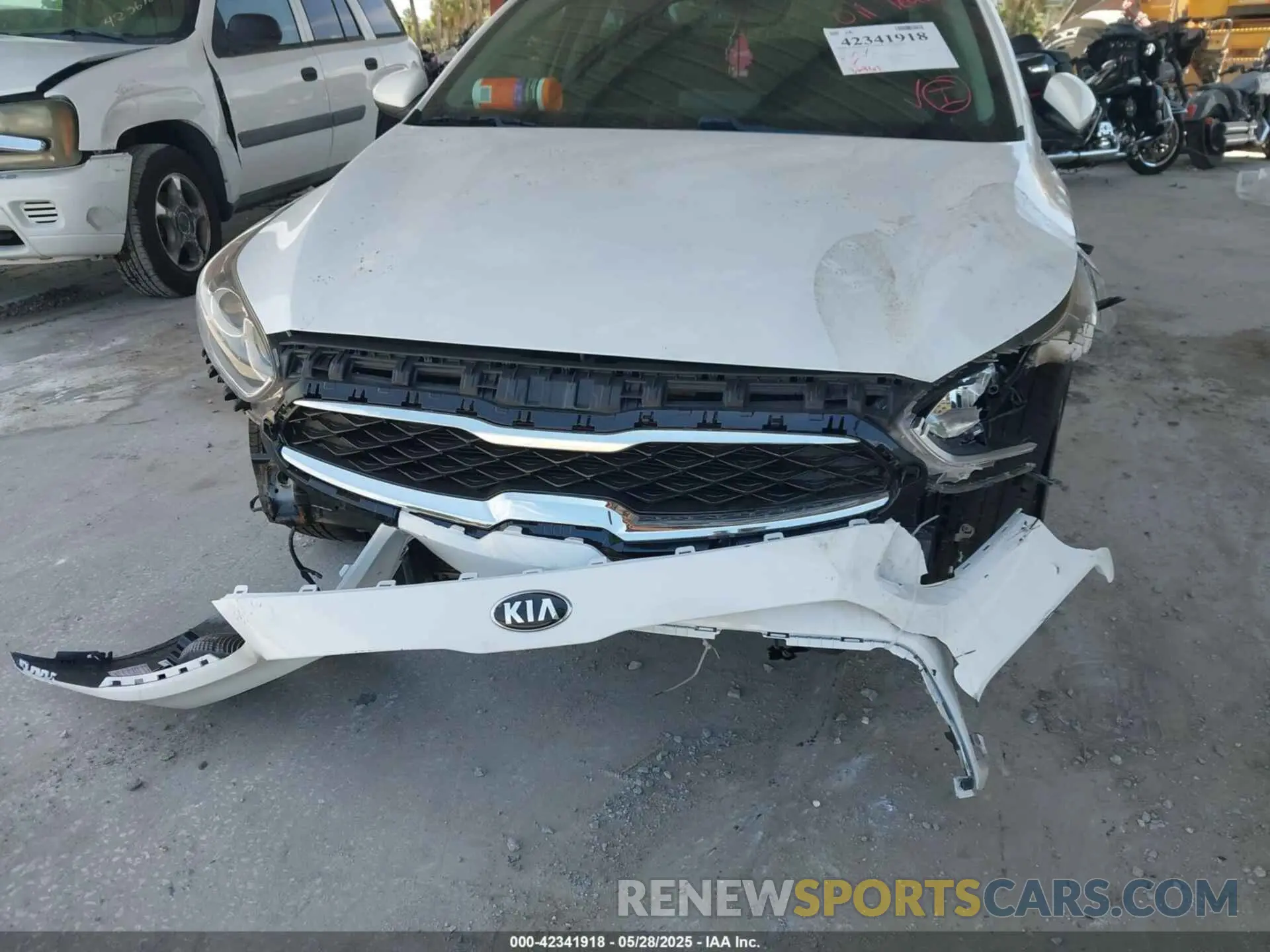6 Photograph of a damaged car 3KPF24AD8LE186587 KIA FORTE 2020