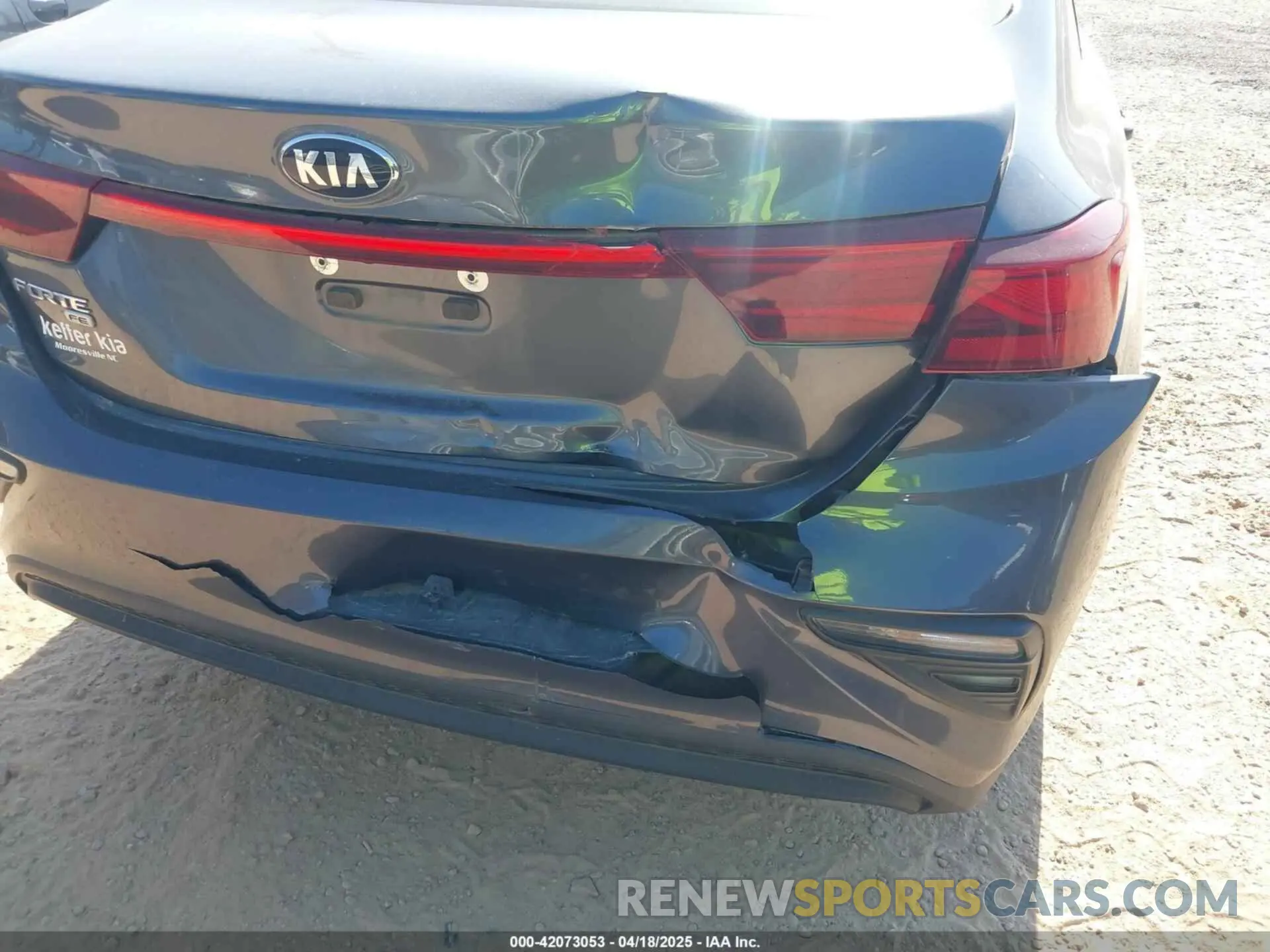 6 Photograph of a damaged car 3KPF24AD8LE192311 KIA FORTE 2020