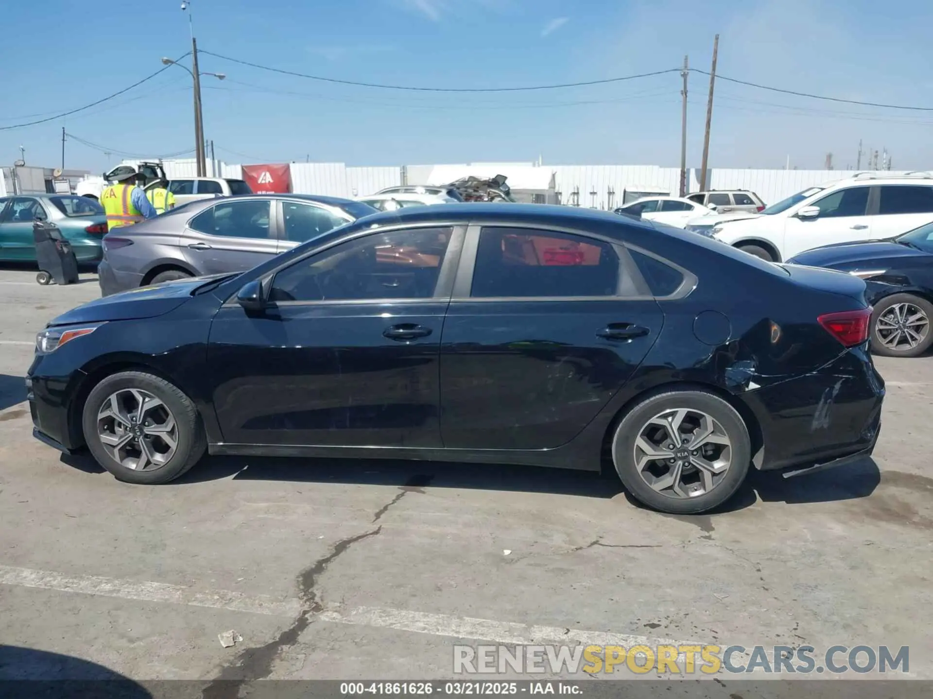 14 Photograph of a damaged car 3KPF24AD8LE200150 KIA FORTE 2020