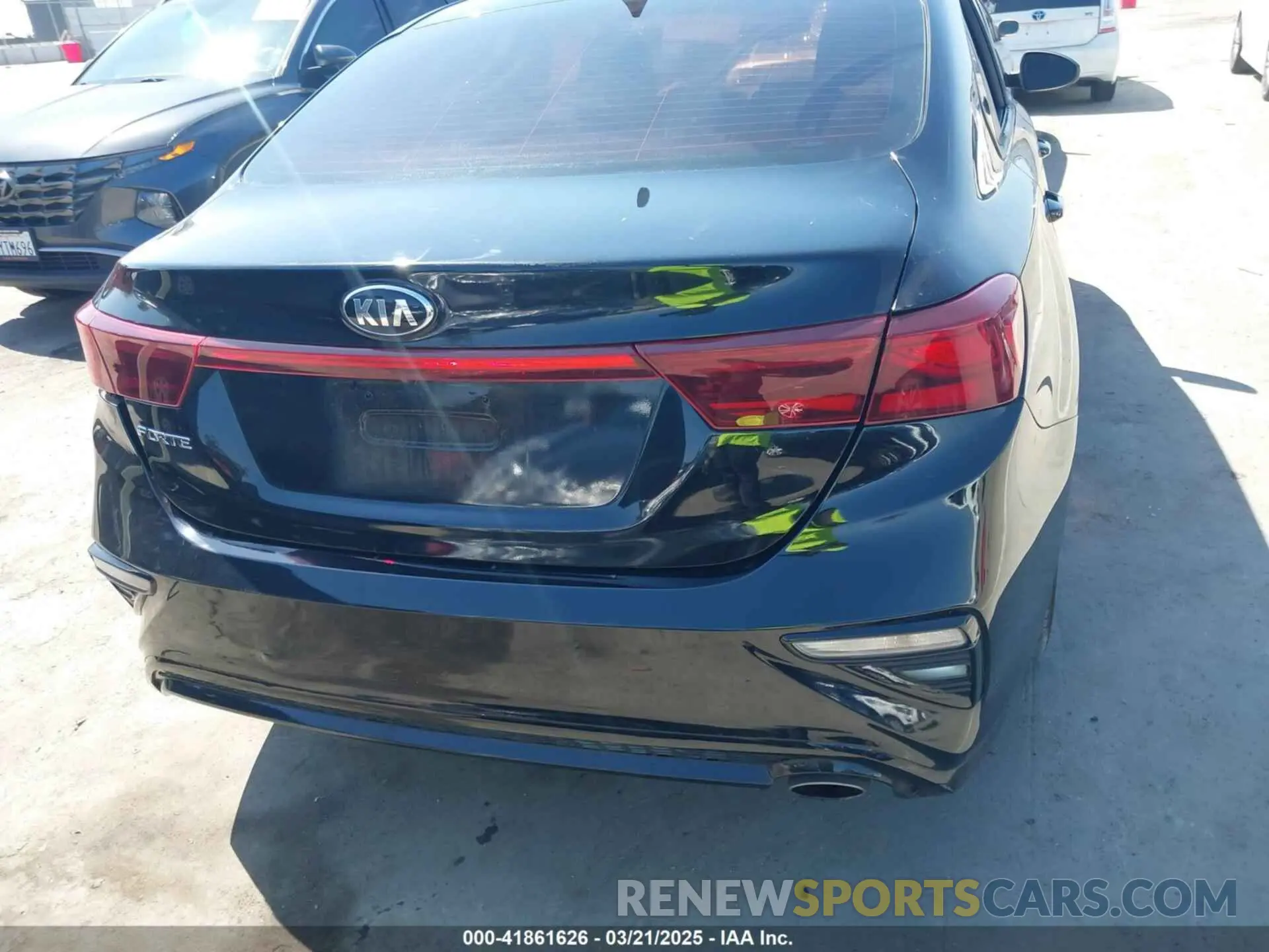 16 Photograph of a damaged car 3KPF24AD8LE200150 KIA FORTE 2020