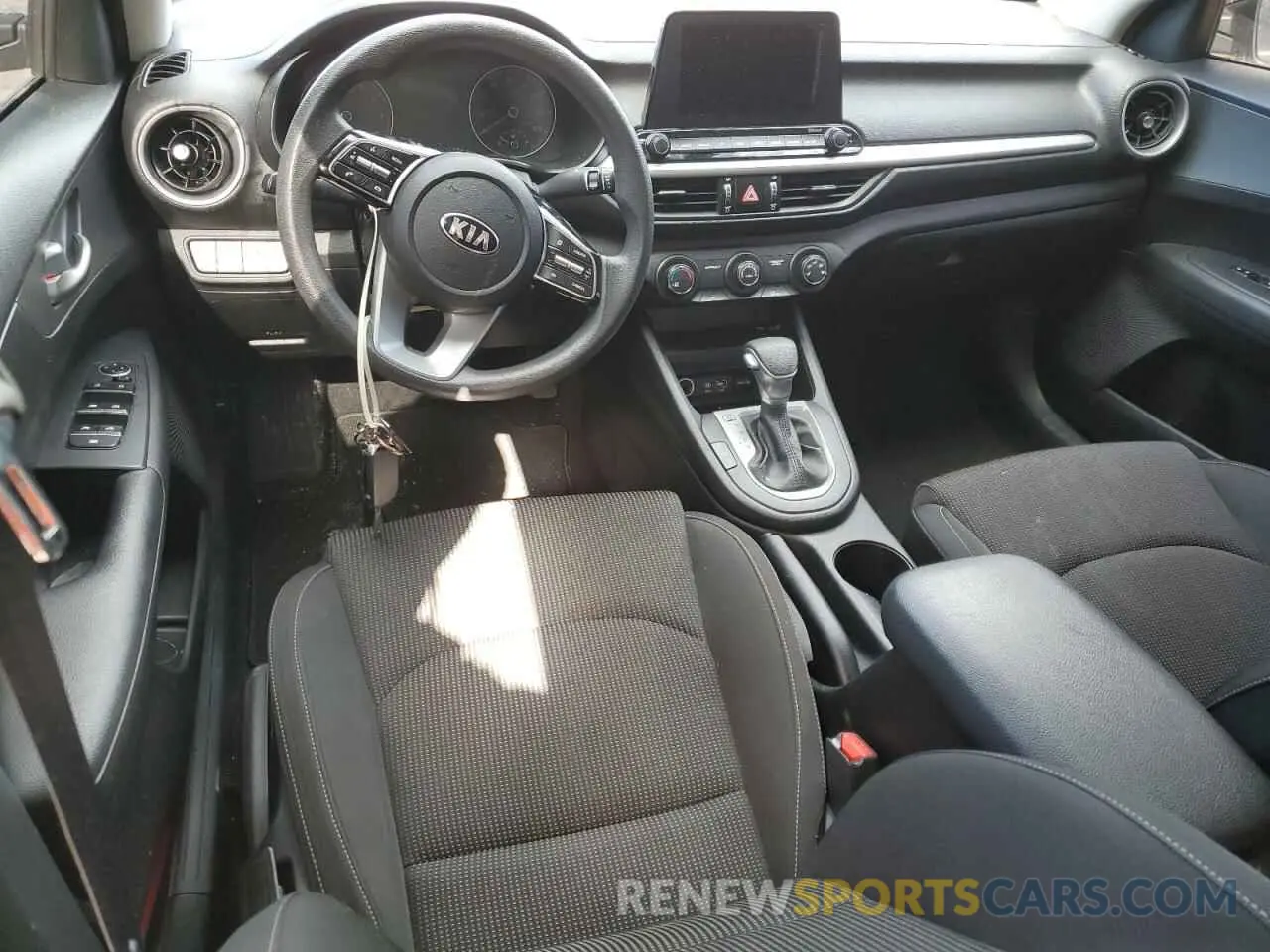 8 Photograph of a damaged car 3KPF24AD8LE210807 KIA FORTE 2020