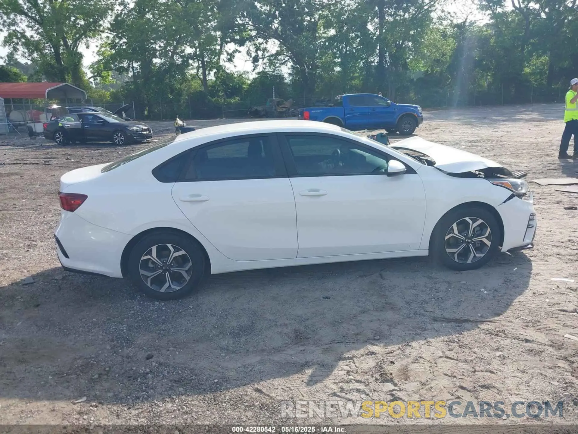 13 Photograph of a damaged car 3KPF24AD8LE211603 KIA FORTE 2020