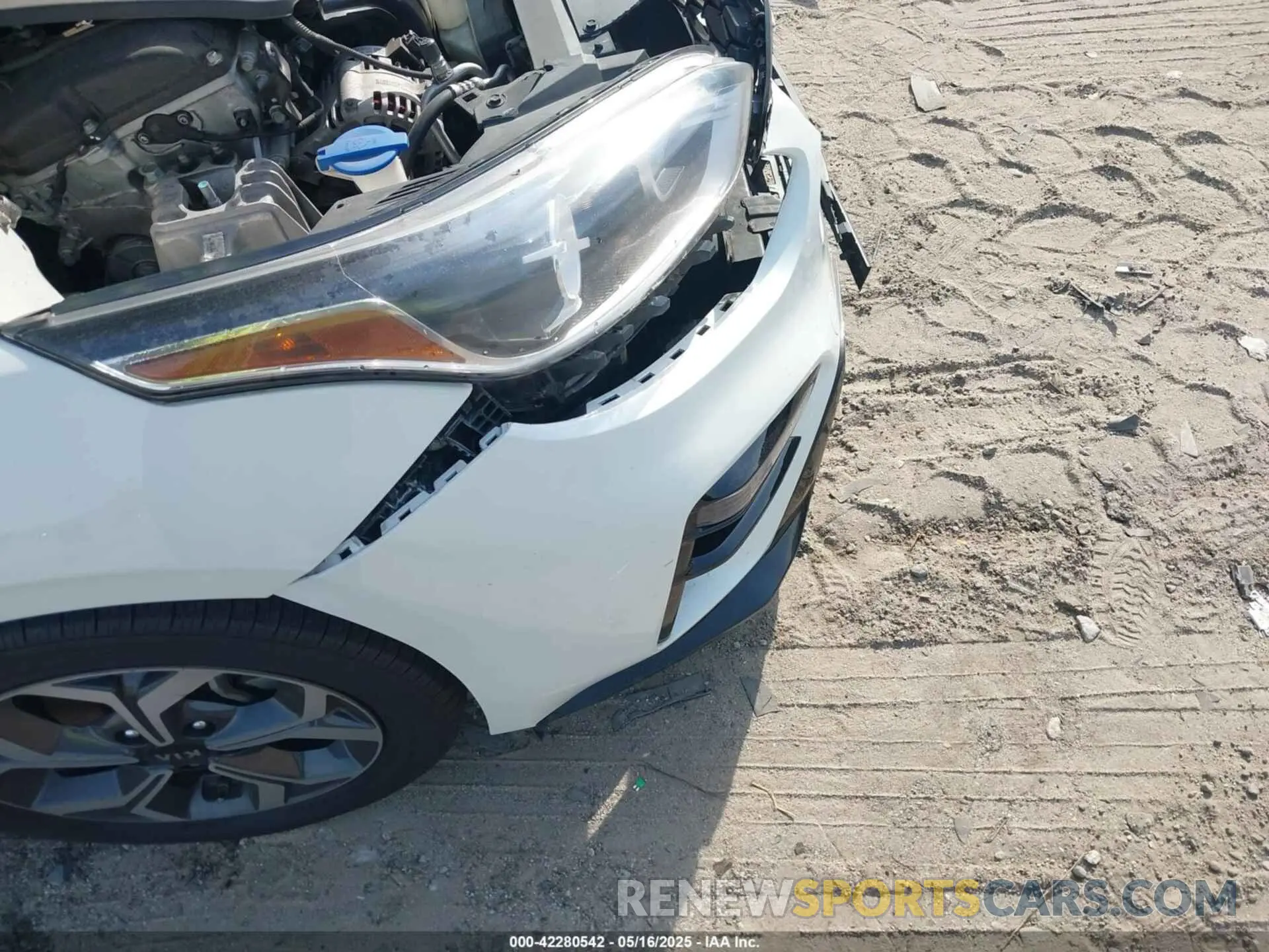6 Photograph of a damaged car 3KPF24AD8LE211603 KIA FORTE 2020