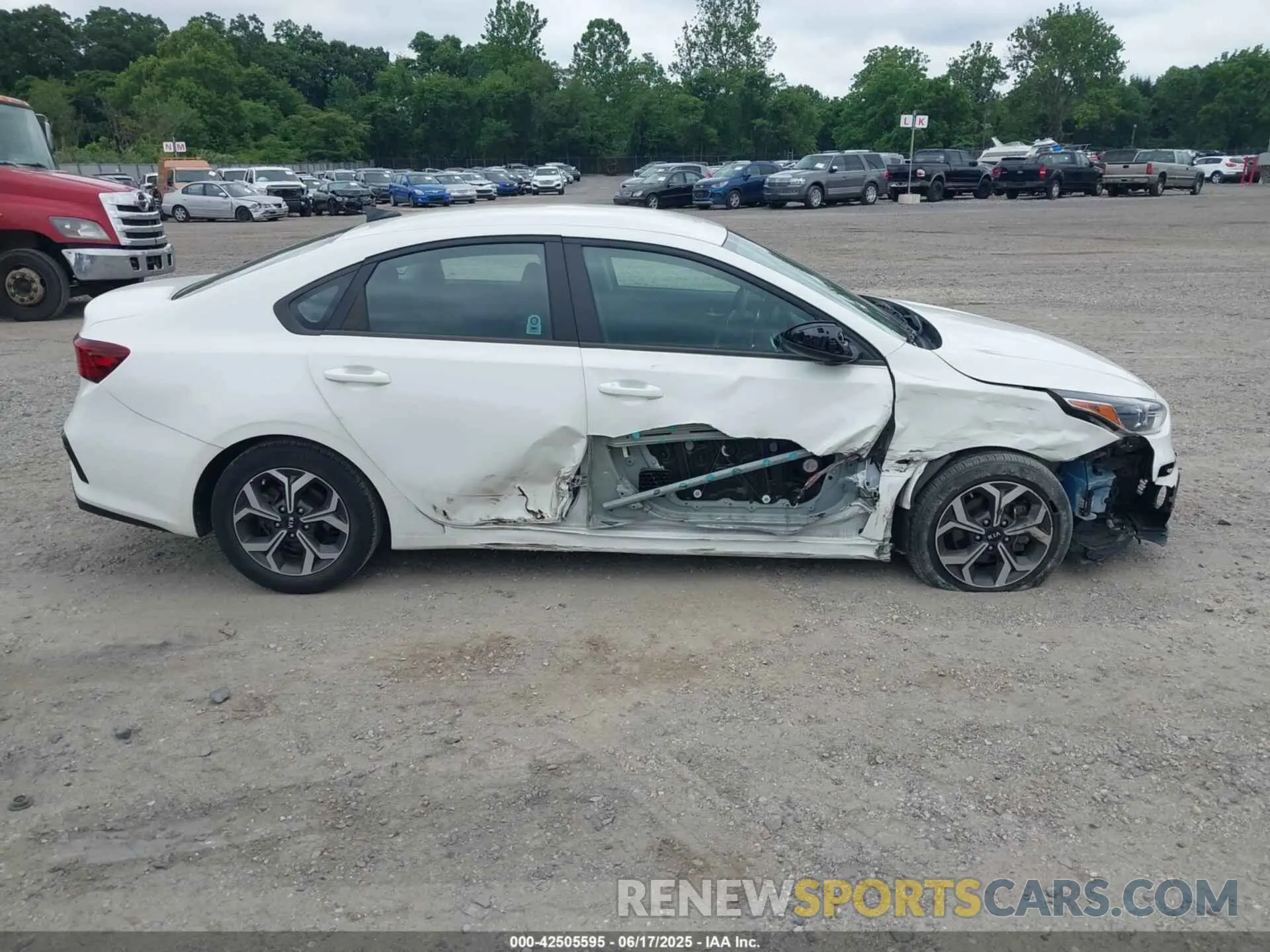 14 Photograph of a damaged car 3KPF24AD8LE220642 KIA FORTE 2020