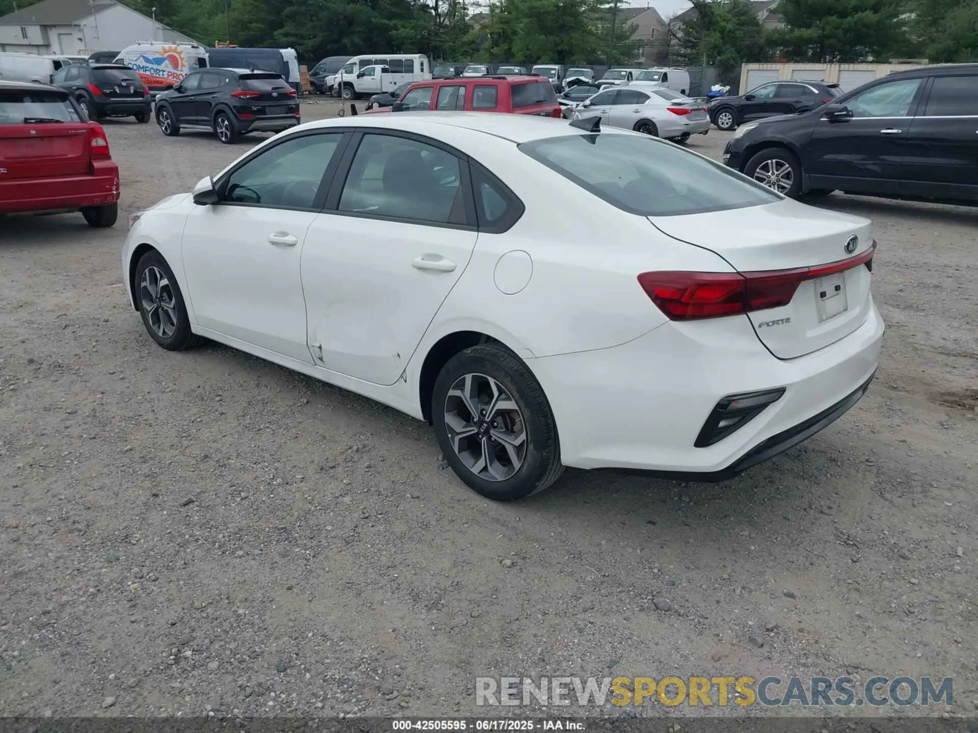 3 Photograph of a damaged car 3KPF24AD8LE220642 KIA FORTE 2020