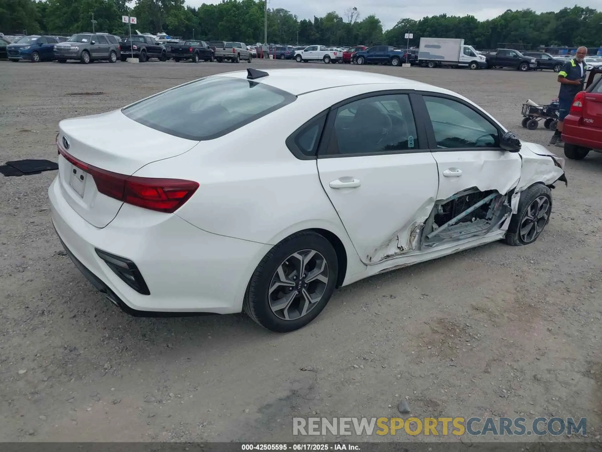 4 Photograph of a damaged car 3KPF24AD8LE220642 KIA FORTE 2020