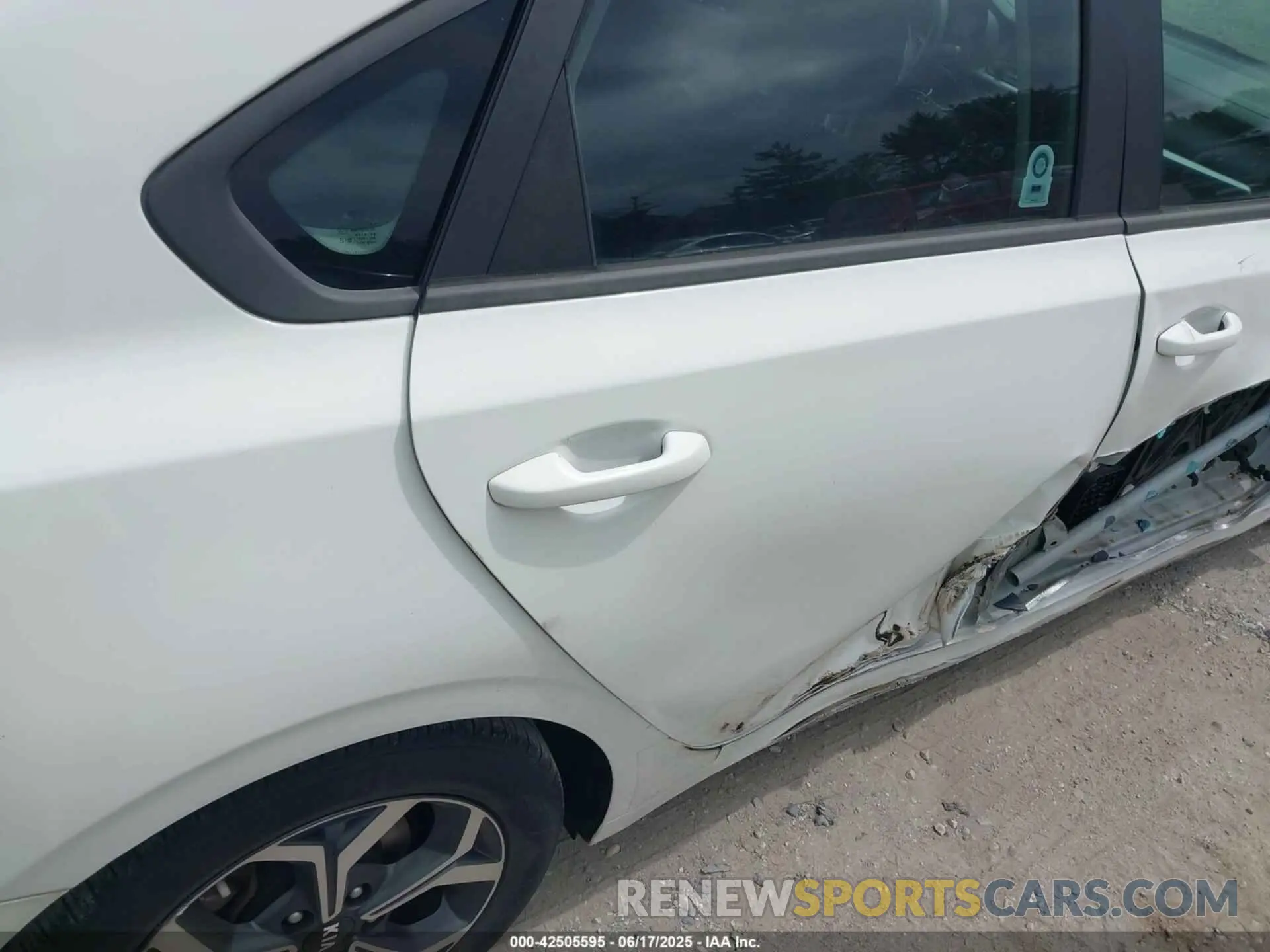 6 Photograph of a damaged car 3KPF24AD8LE220642 KIA FORTE 2020