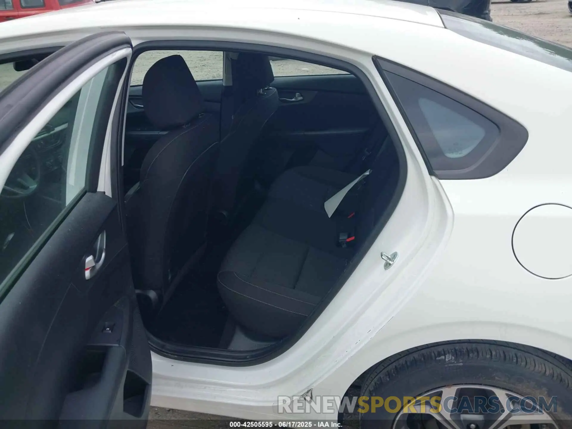 8 Photograph of a damaged car 3KPF24AD8LE220642 KIA FORTE 2020