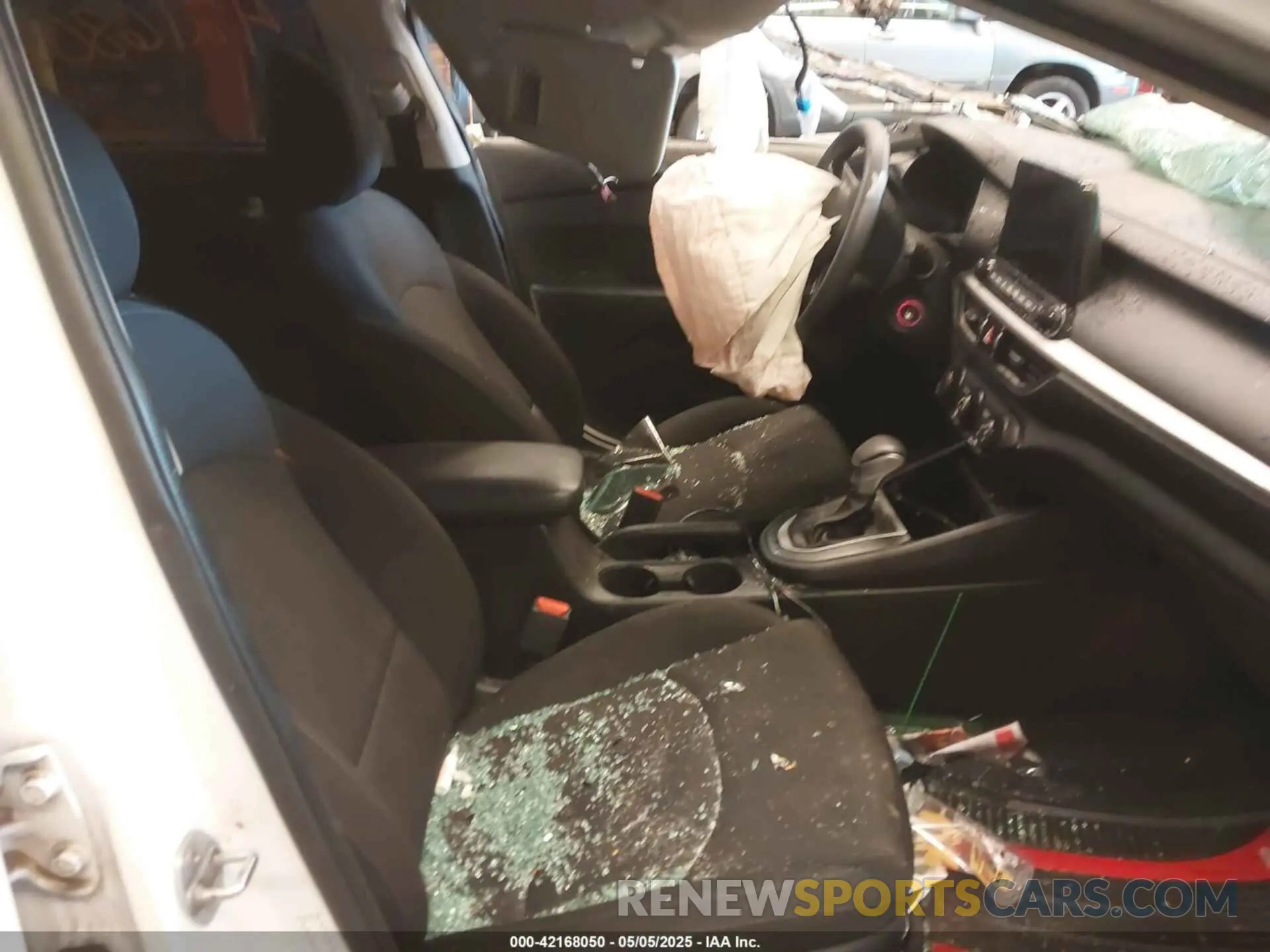 5 Photograph of a damaged car 3KPF24AD8LE233018 KIA FORTE 2020