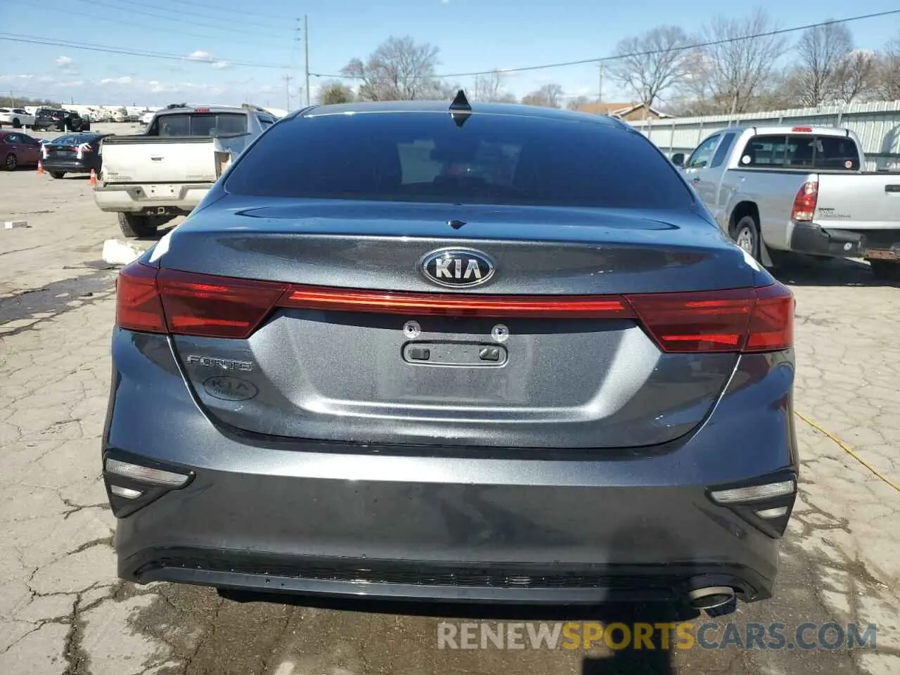 6 Photograph of a damaged car 3KPF24AD8LE234041 KIA FORTE 2020