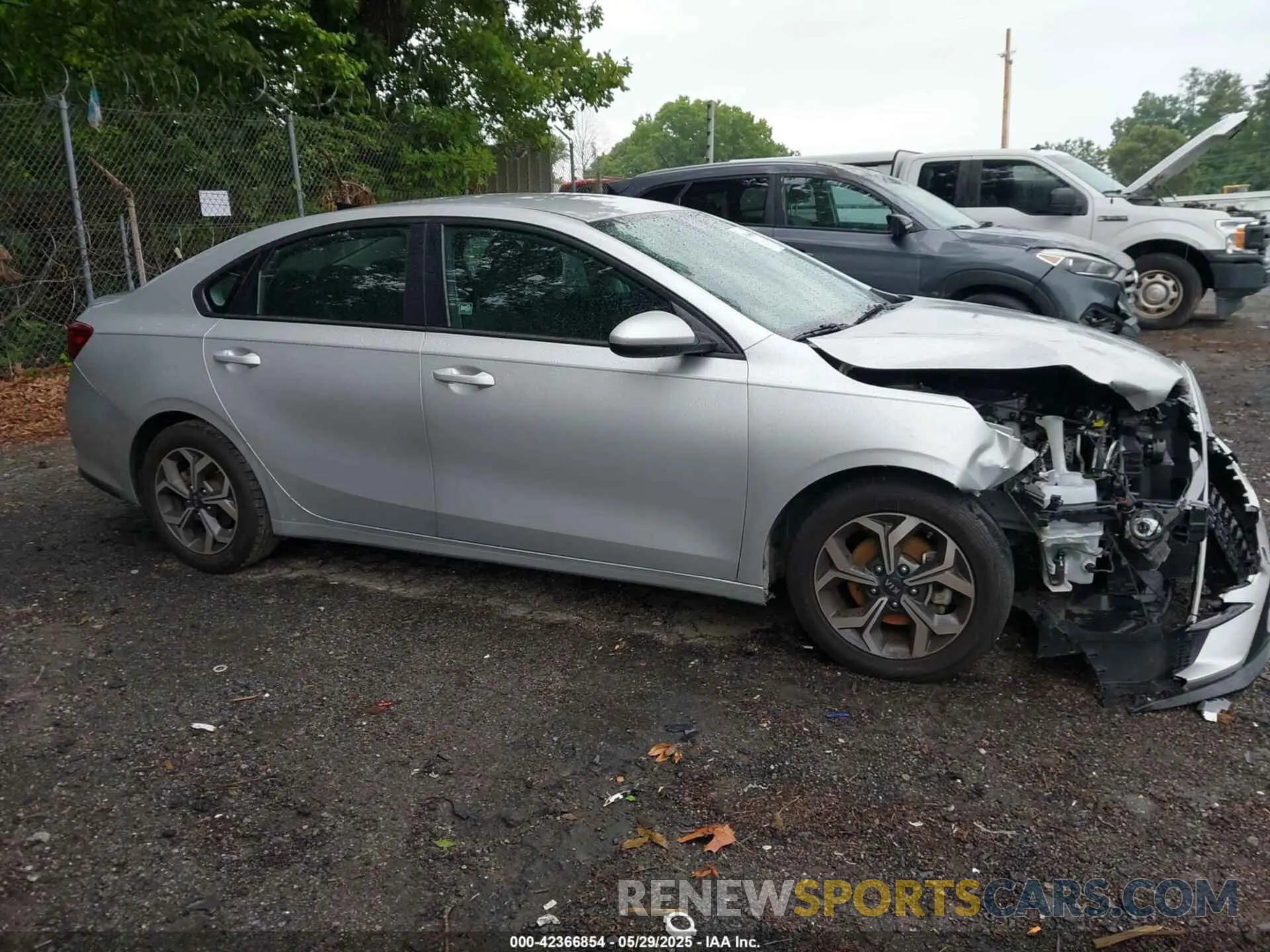 13 Photograph of a damaged car 3KPF24AD8LE234654 KIA FORTE 2020