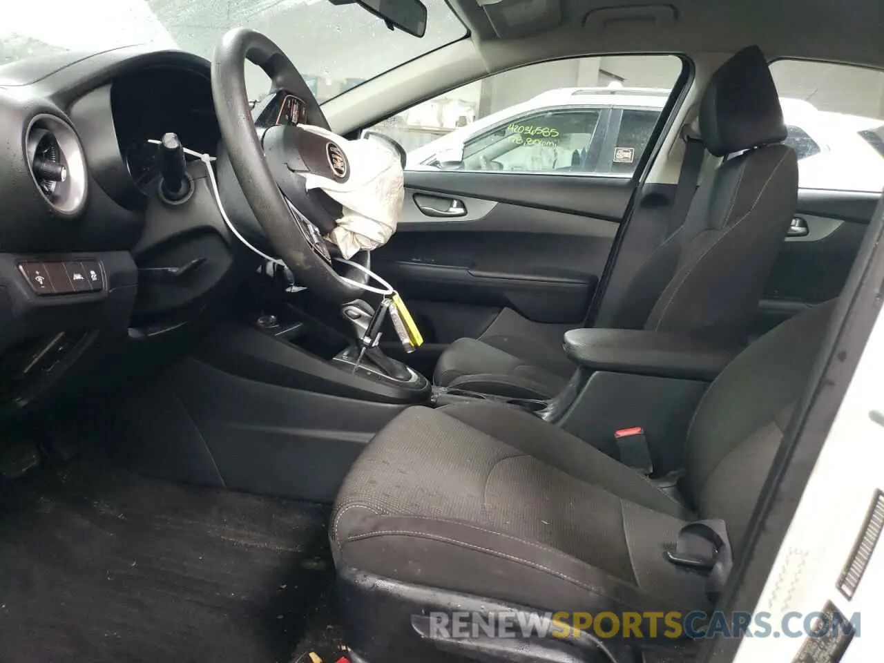 7 Photograph of a damaged car 3KPF24AD8LE240261 KIA FORTE 2020