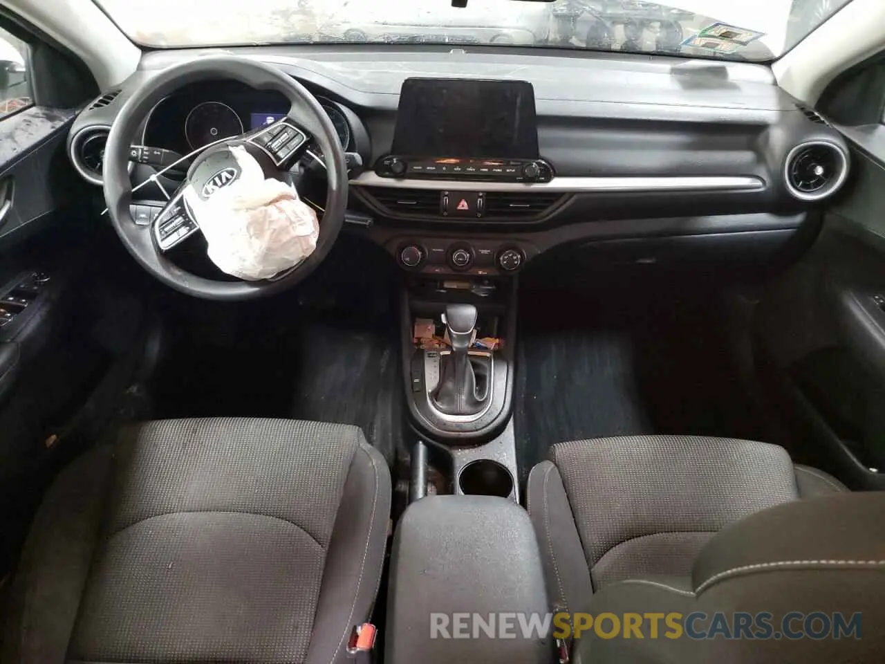 8 Photograph of a damaged car 3KPF24AD8LE240261 KIA FORTE 2020