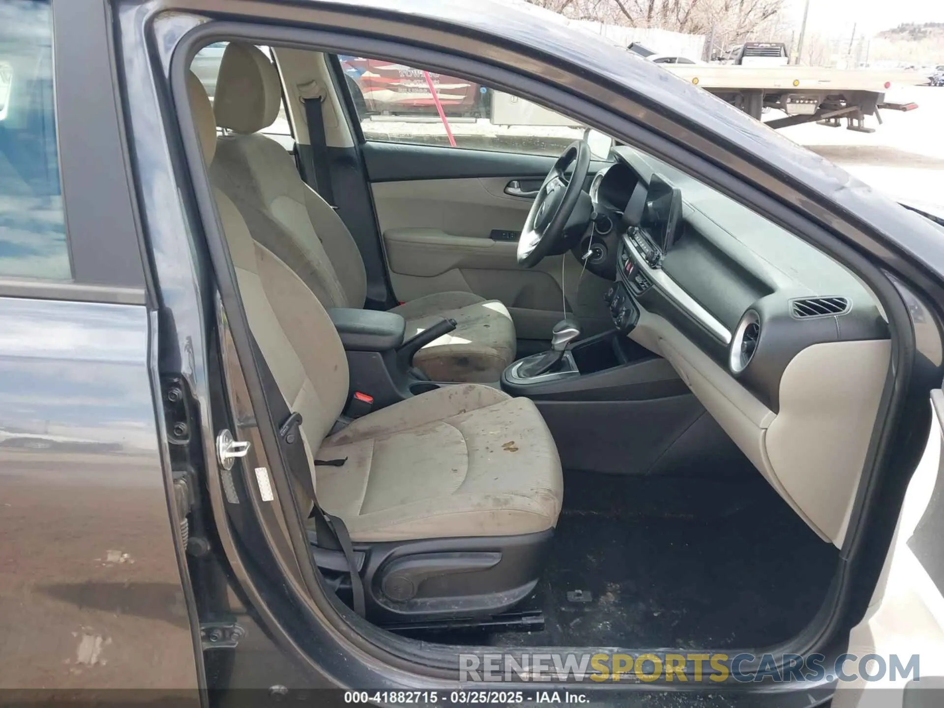 5 Photograph of a damaged car 3KPF24AD8LE243029 KIA FORTE 2020