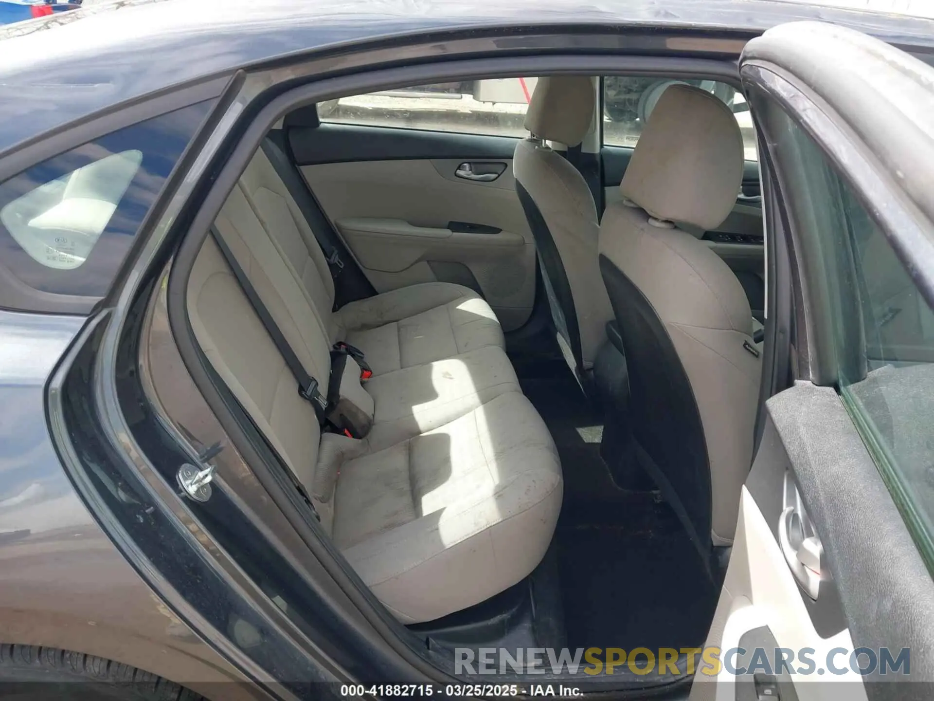 8 Photograph of a damaged car 3KPF24AD8LE243029 KIA FORTE 2020