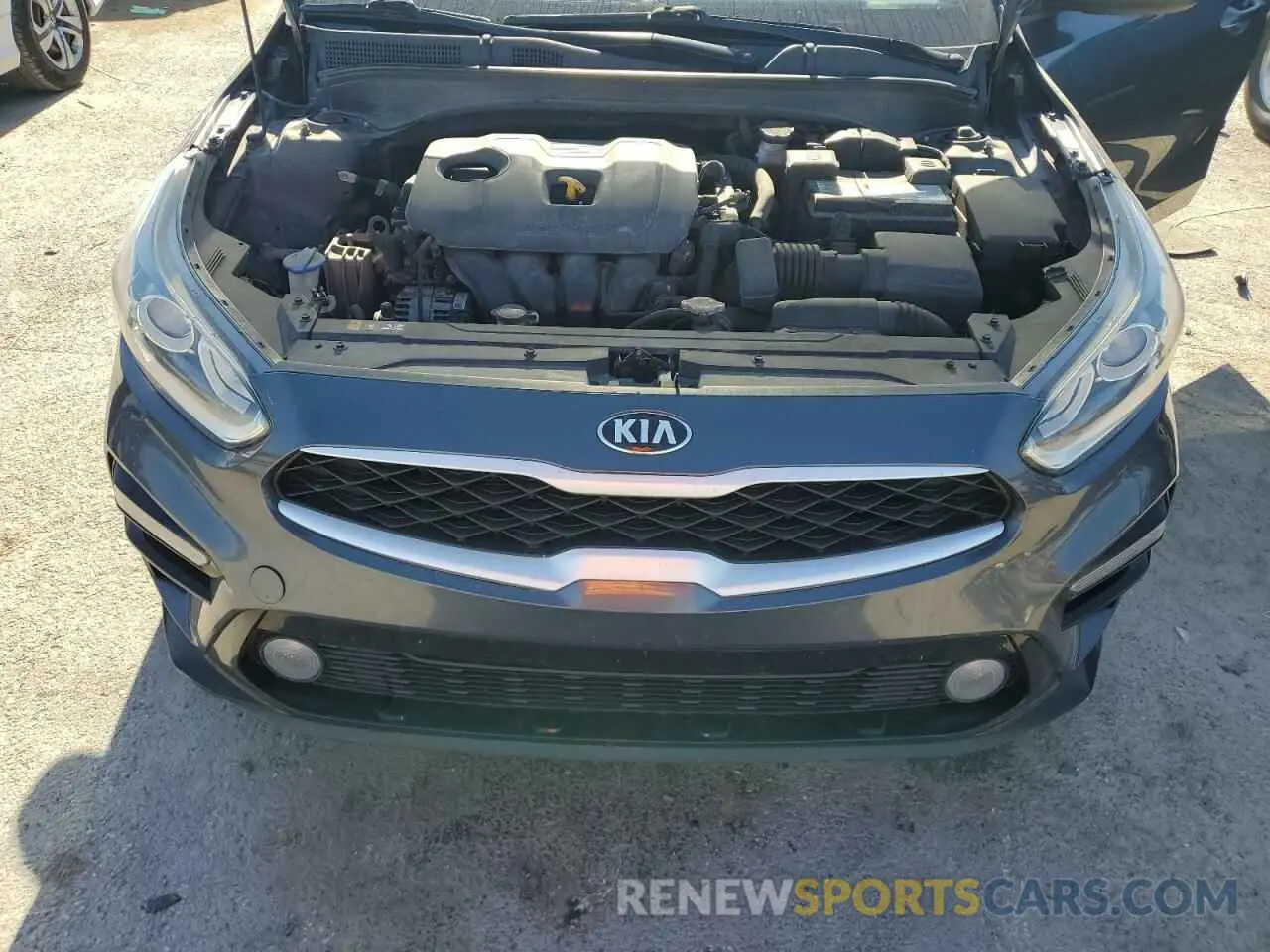 11 Photograph of a damaged car 3KPF24AD8LE256329 KIA FORTE 2020