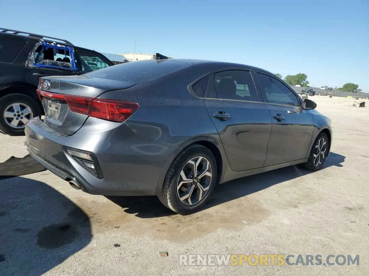 3 Photograph of a damaged car 3KPF24AD8LE256329 KIA FORTE 2020
