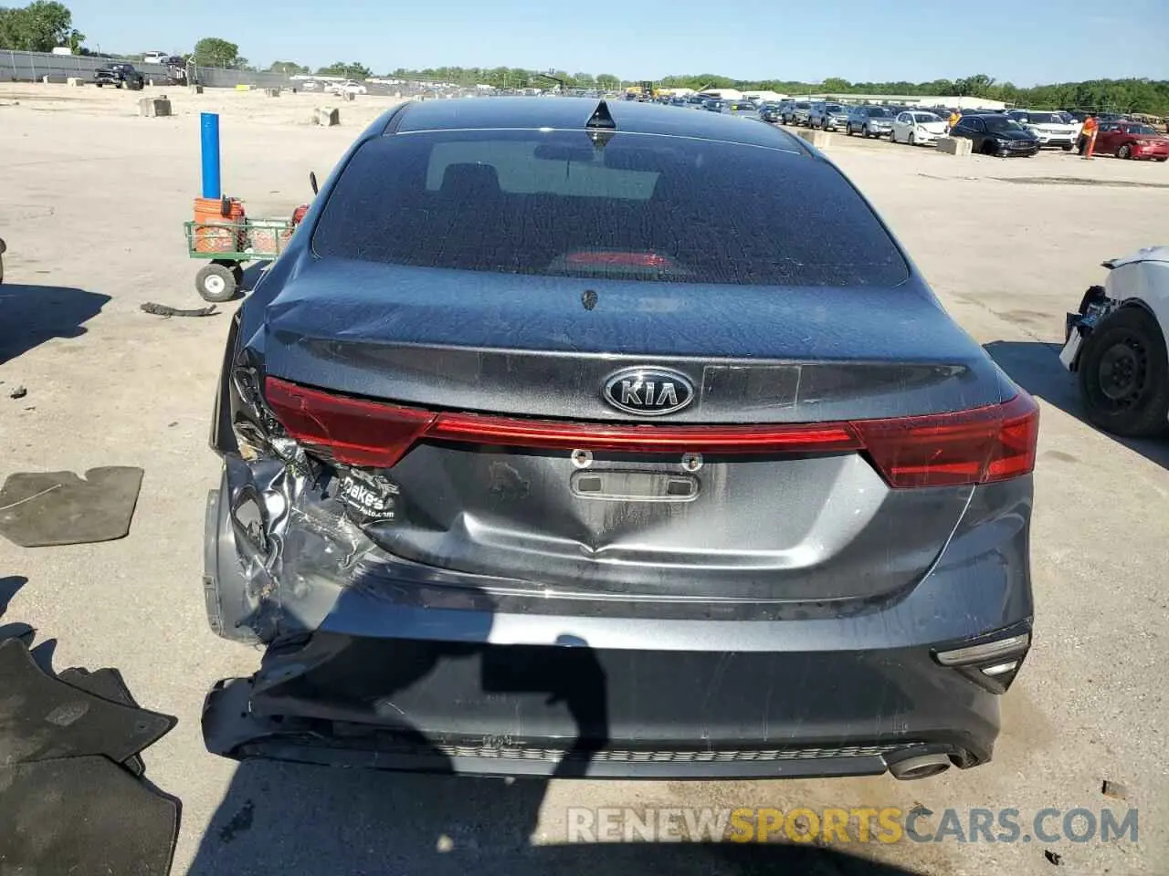 6 Photograph of a damaged car 3KPF24AD8LE256329 KIA FORTE 2020