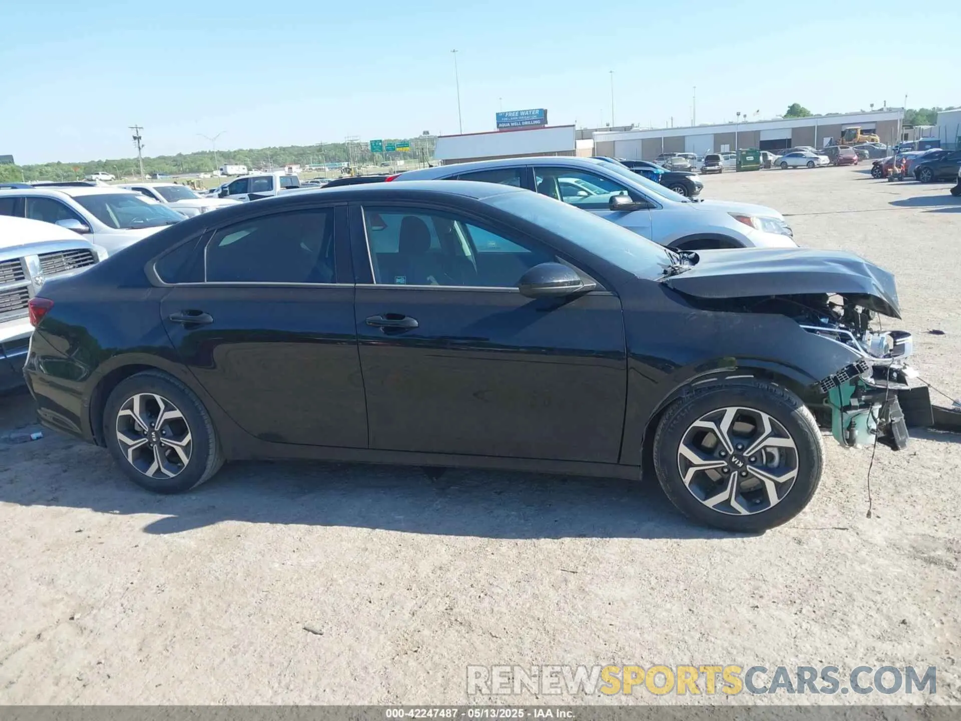 13 Photograph of a damaged car 3KPF24AD8LE257500 KIA FORTE 2020