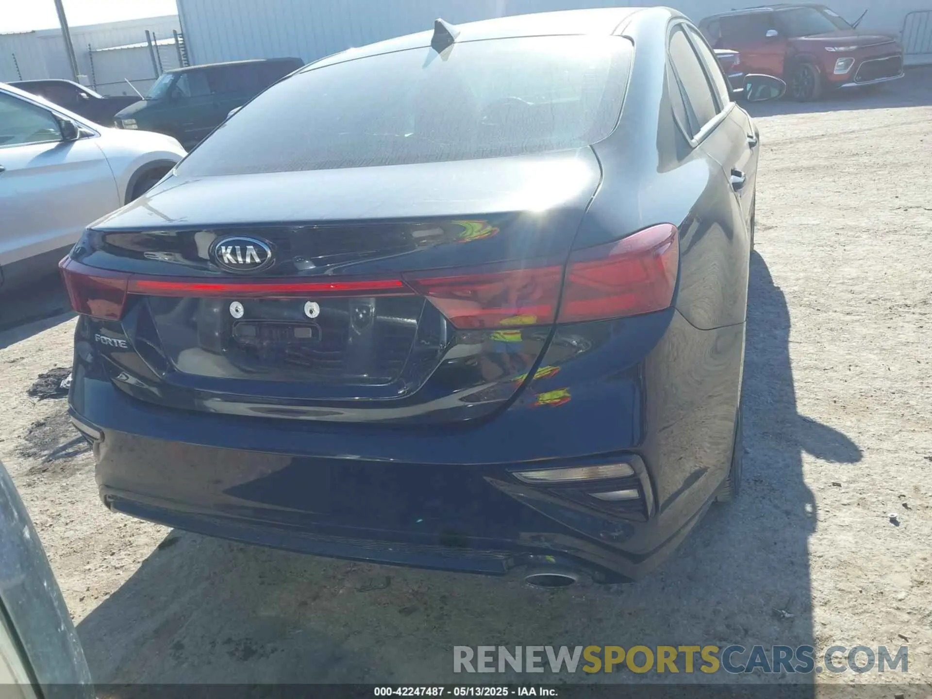 16 Photograph of a damaged car 3KPF24AD8LE257500 KIA FORTE 2020
