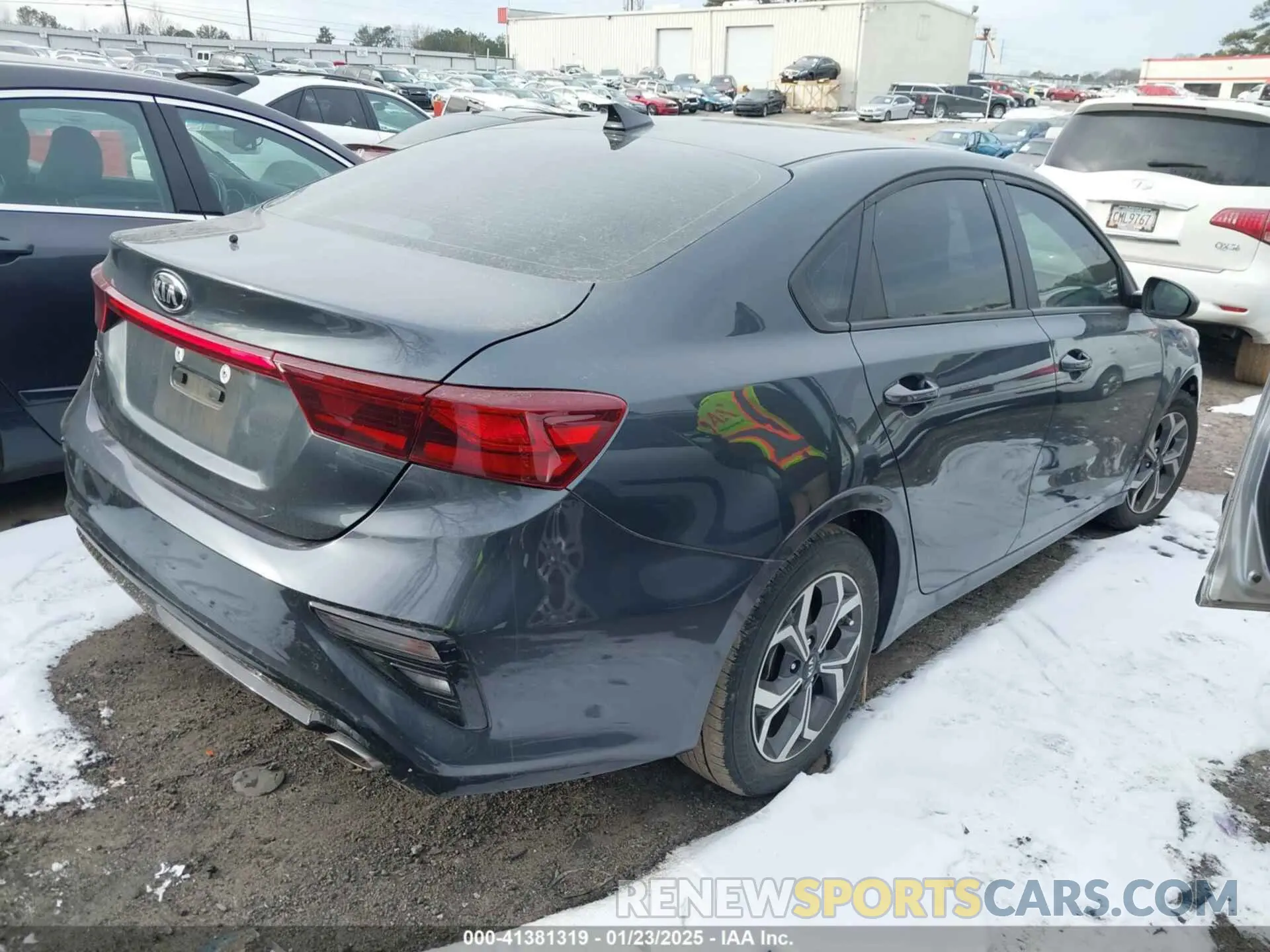 4 Photograph of a damaged car 3KPF24AD9LE141318 KIA FORTE 2020