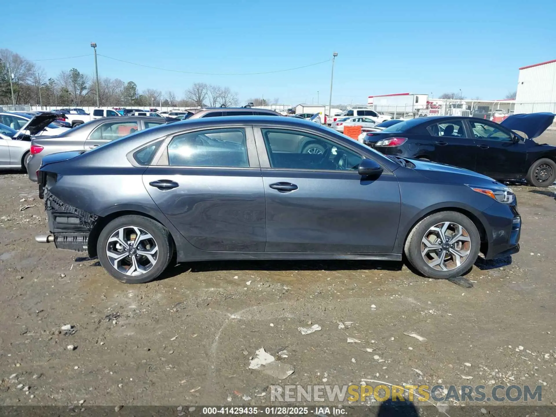 14 Photograph of a damaged car 3KPF24AD9LE142503 KIA FORTE 2020