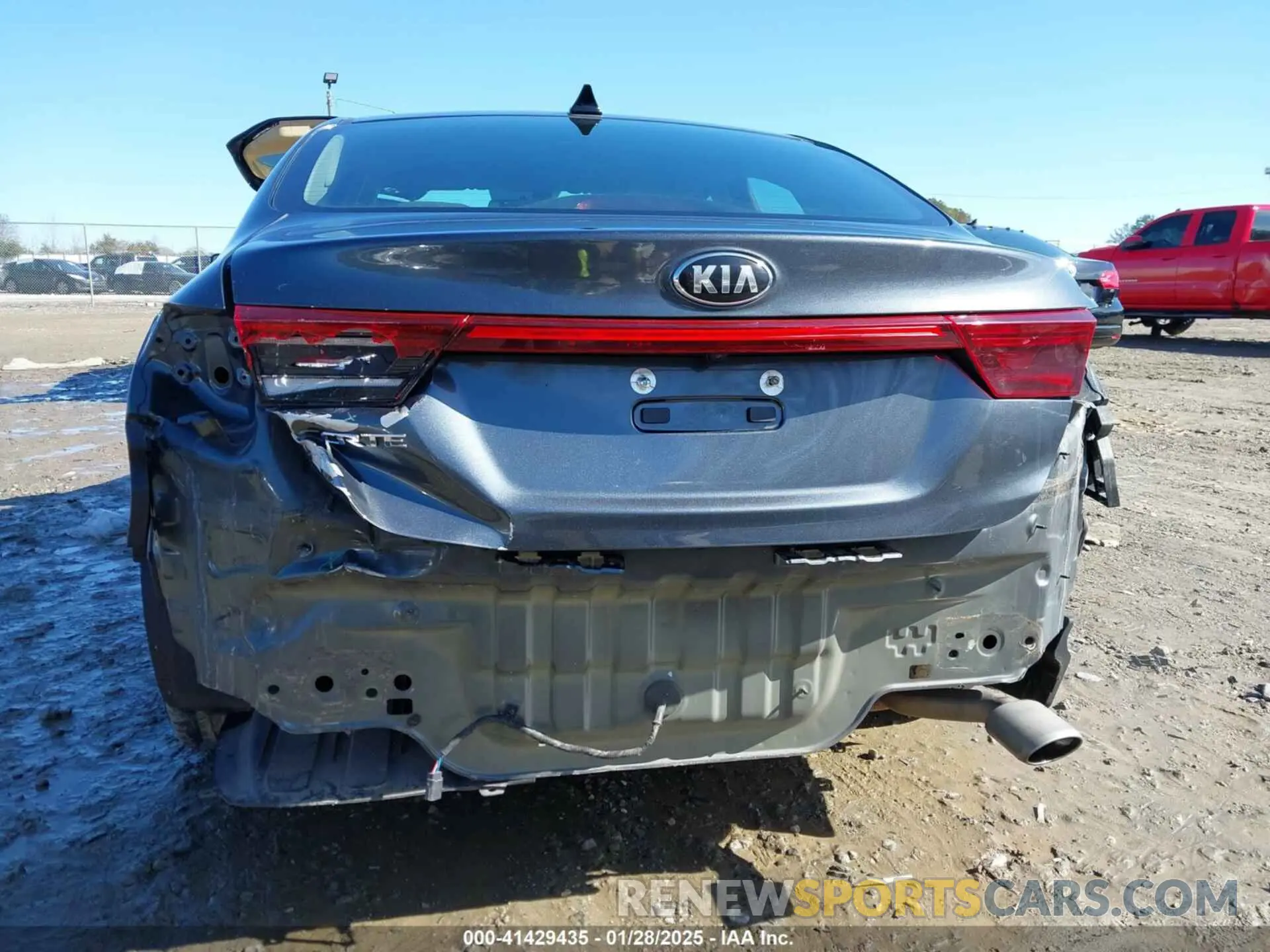 6 Photograph of a damaged car 3KPF24AD9LE142503 KIA FORTE 2020