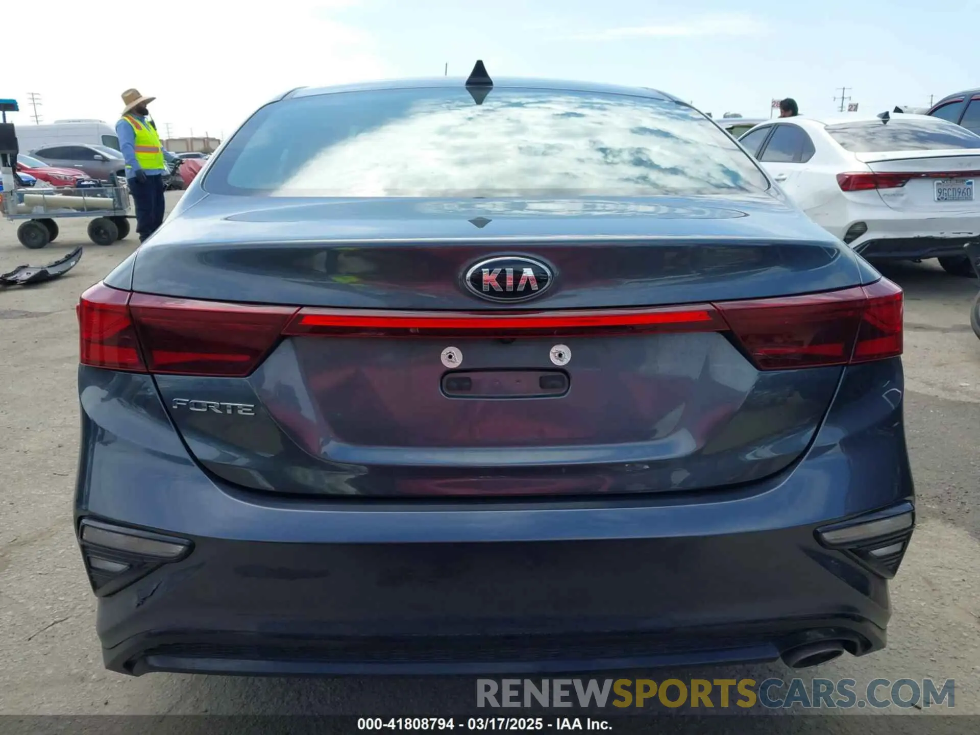 16 Photograph of a damaged car 3KPF24AD9LE165263 KIA FORTE 2020