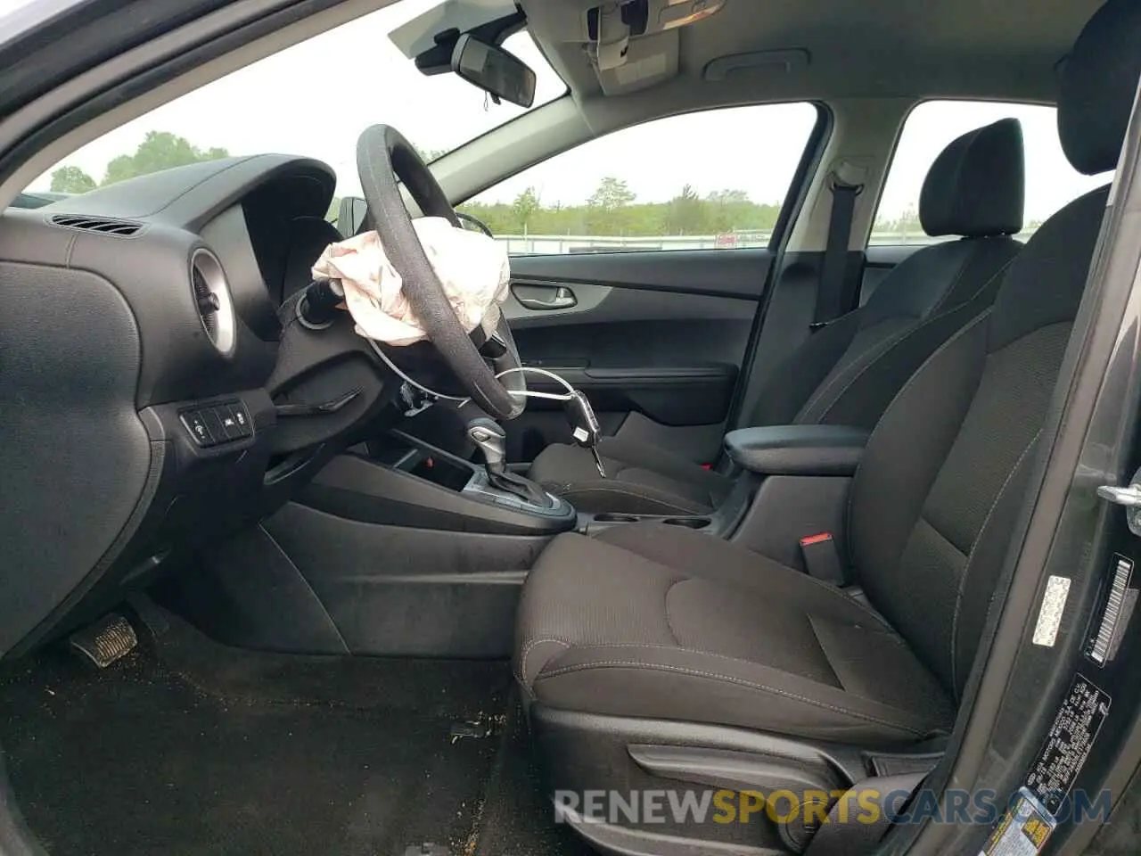 7 Photograph of a damaged car 3KPF24AD9LE173606 KIA FORTE 2020