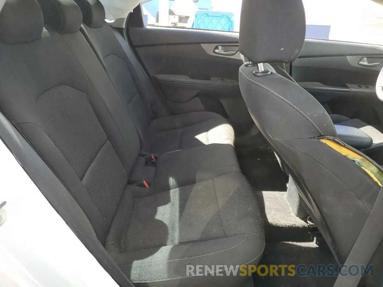 10 Photograph of a damaged car 3KPF24AD9LE173749 KIA FORTE 2020