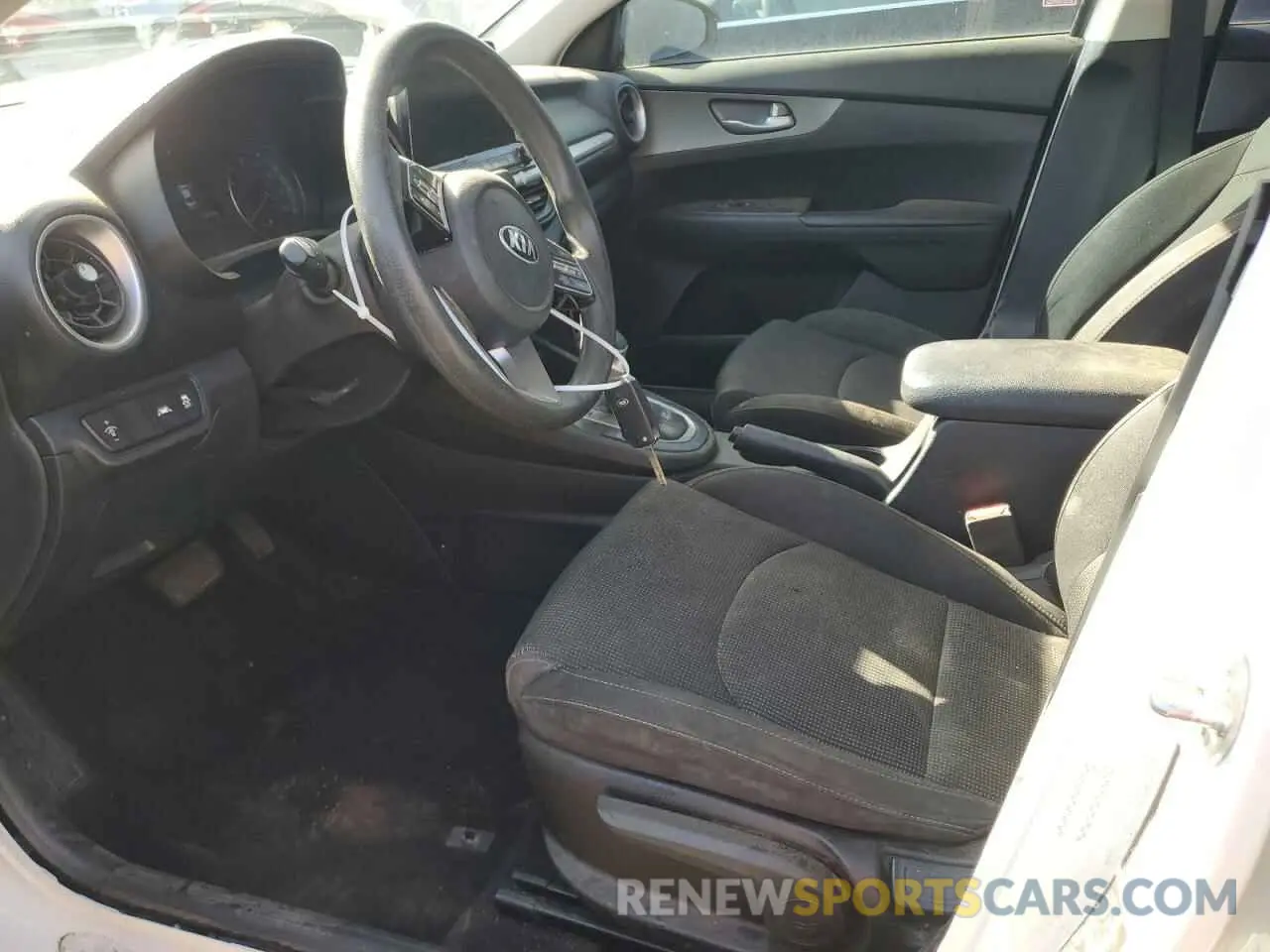 7 Photograph of a damaged car 3KPF24AD9LE173749 KIA FORTE 2020