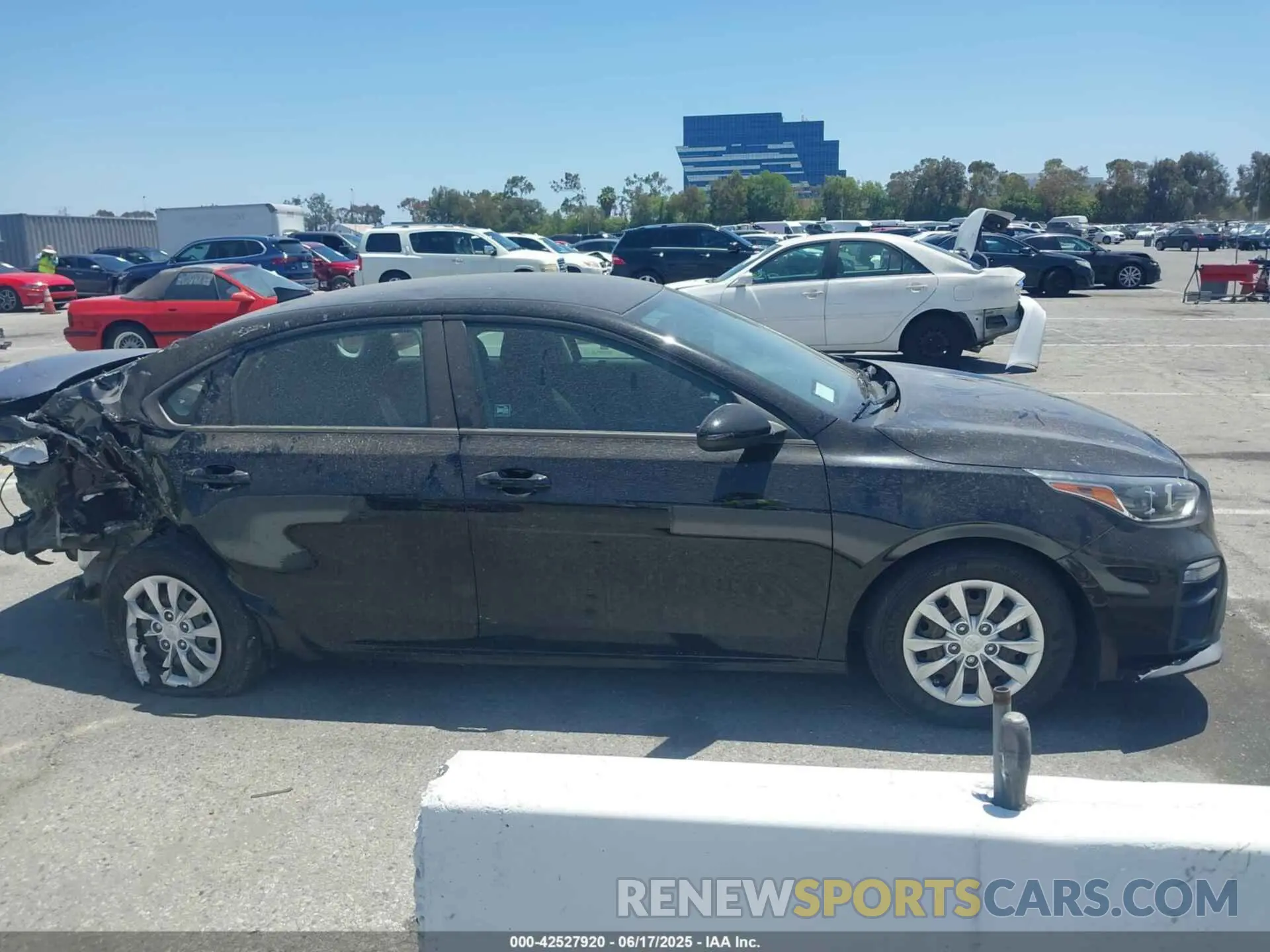 14 Photograph of a damaged car 3KPF24AD9LE181382 KIA FORTE 2020