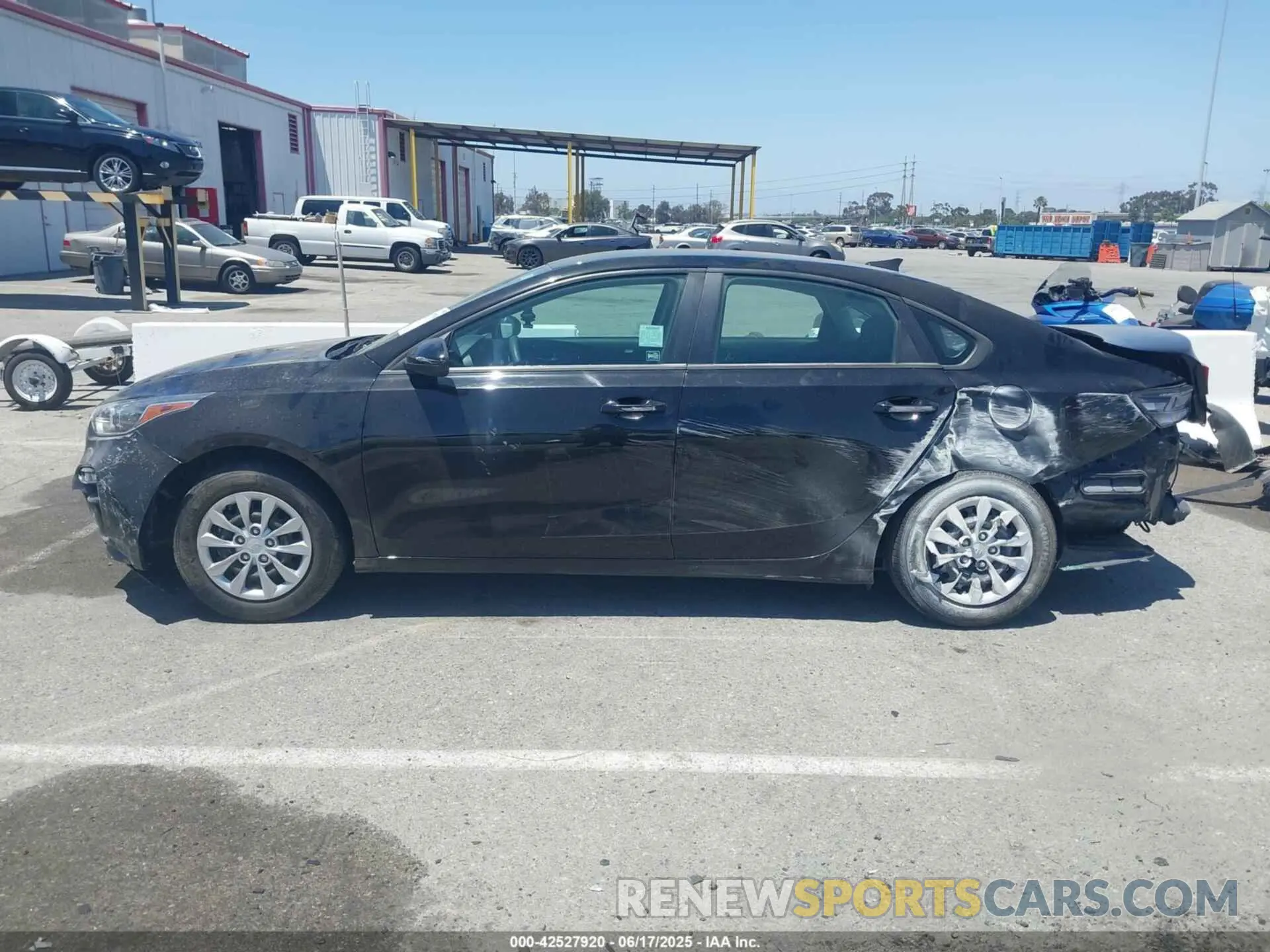 15 Photograph of a damaged car 3KPF24AD9LE181382 KIA FORTE 2020