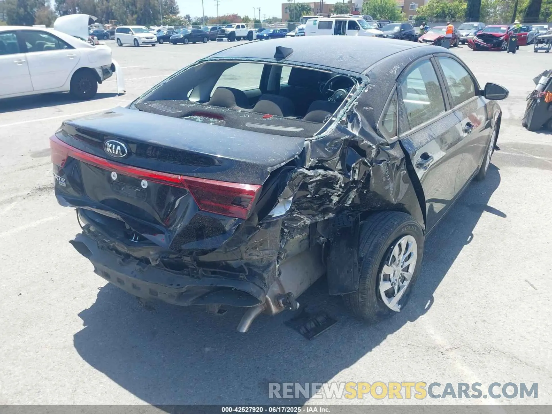 4 Photograph of a damaged car 3KPF24AD9LE181382 KIA FORTE 2020