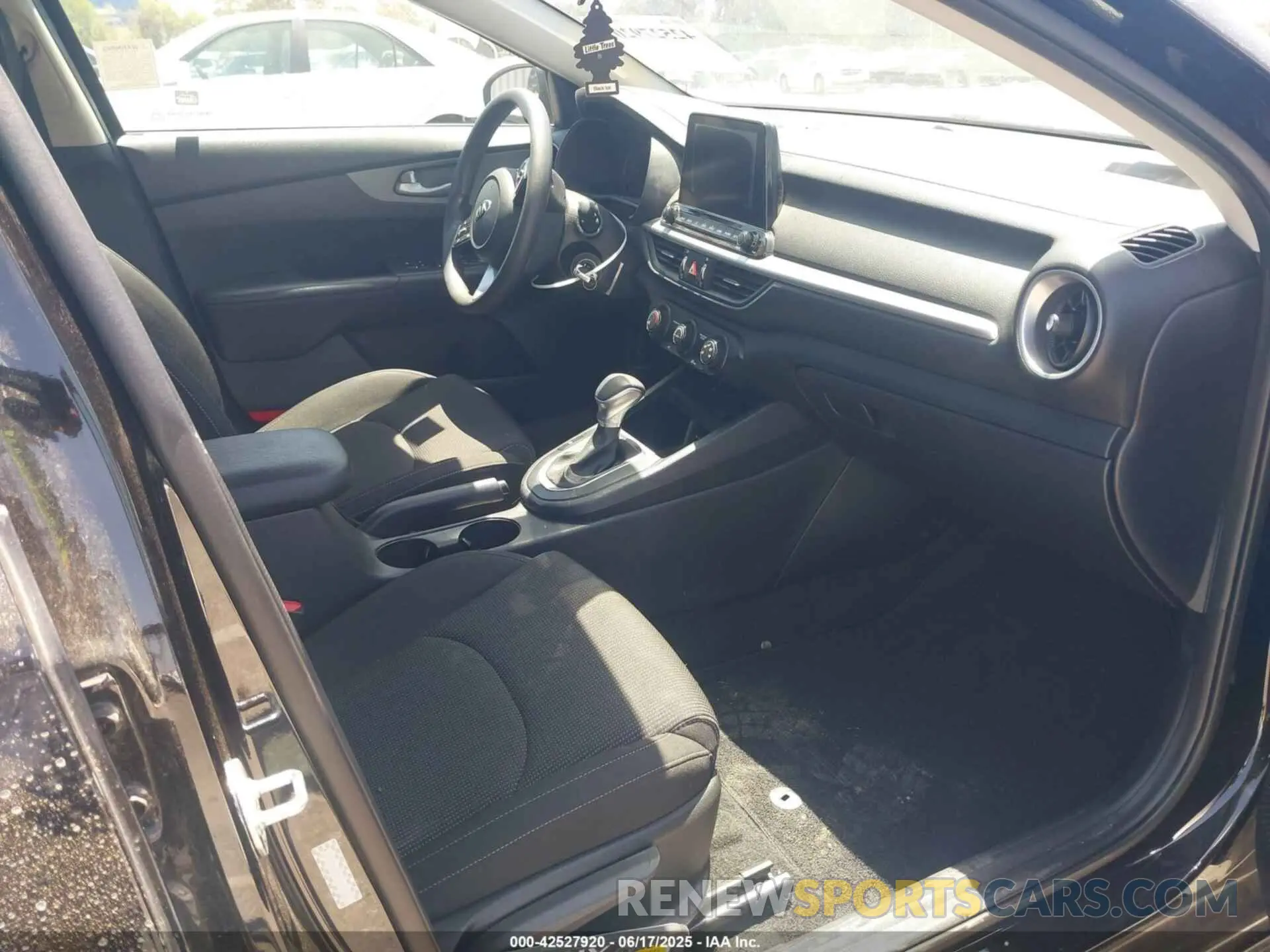 5 Photograph of a damaged car 3KPF24AD9LE181382 KIA FORTE 2020