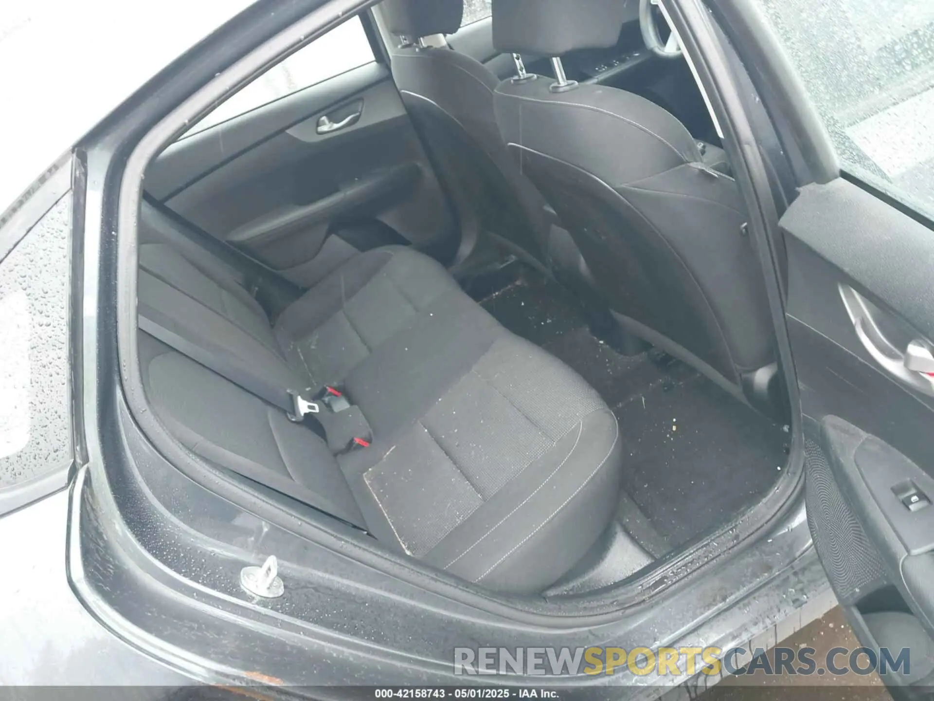 8 Photograph of a damaged car 3KPF24AD9LE187814 KIA FORTE 2020