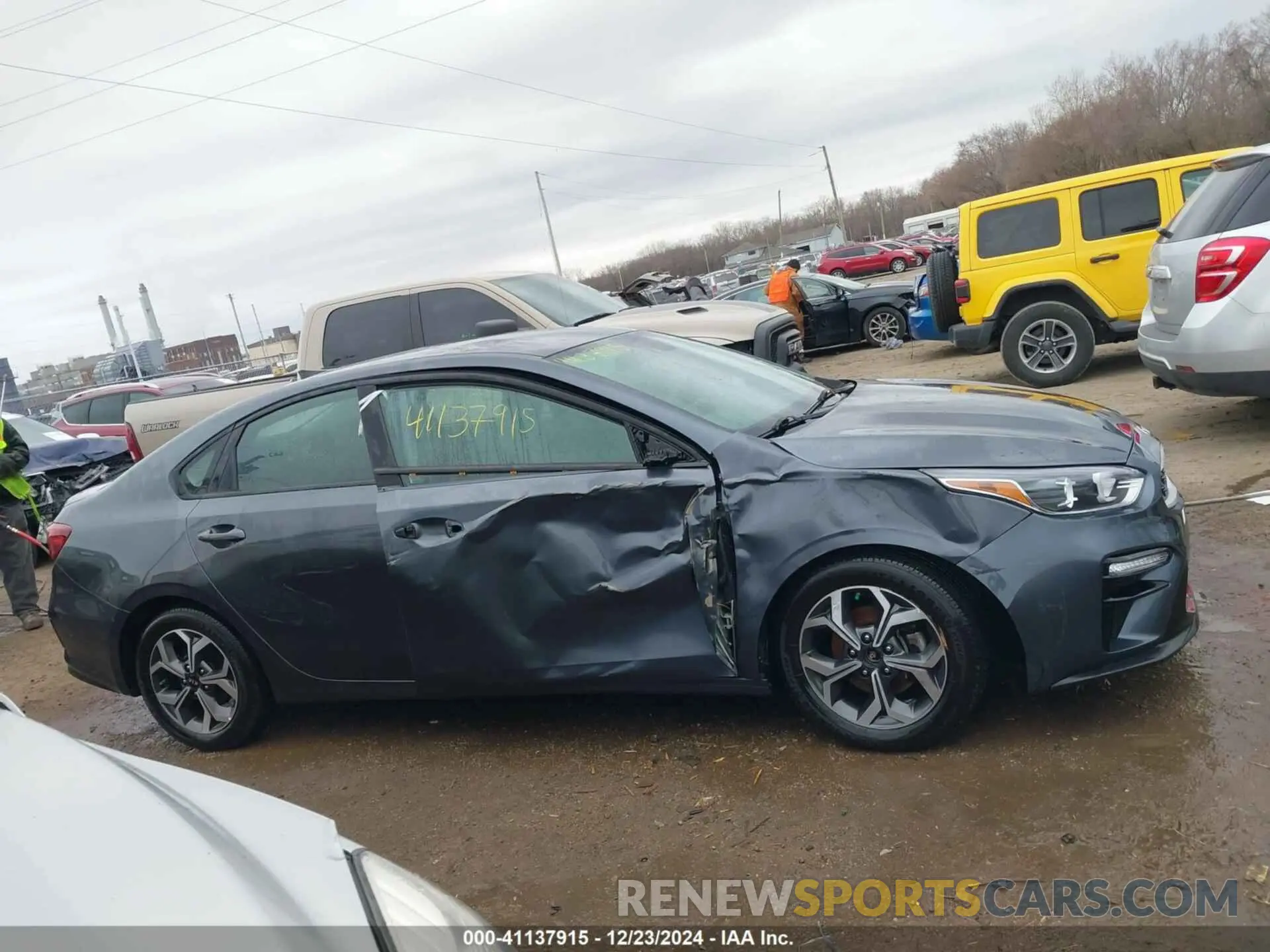 13 Photograph of a damaged car 3KPF24AD9LE204708 KIA FORTE 2020