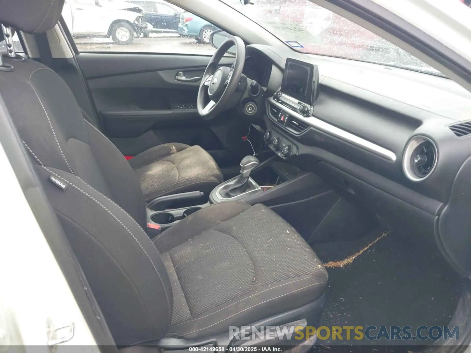 5 Photograph of a damaged car 3KPF24AD9LE208838 KIA FORTE 2020