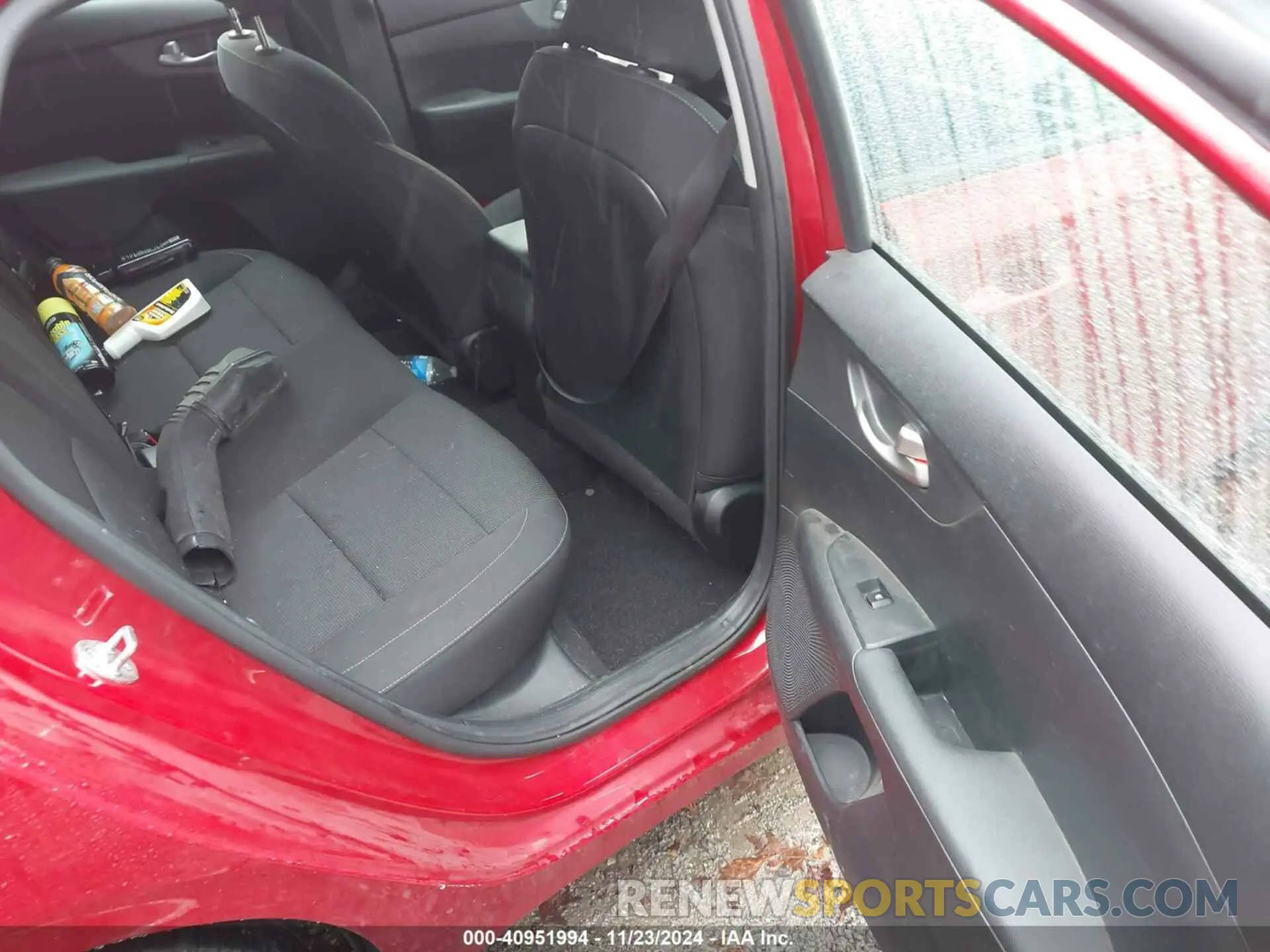 8 Photograph of a damaged car 3KPF24AD9LE215384 KIA FORTE 2020