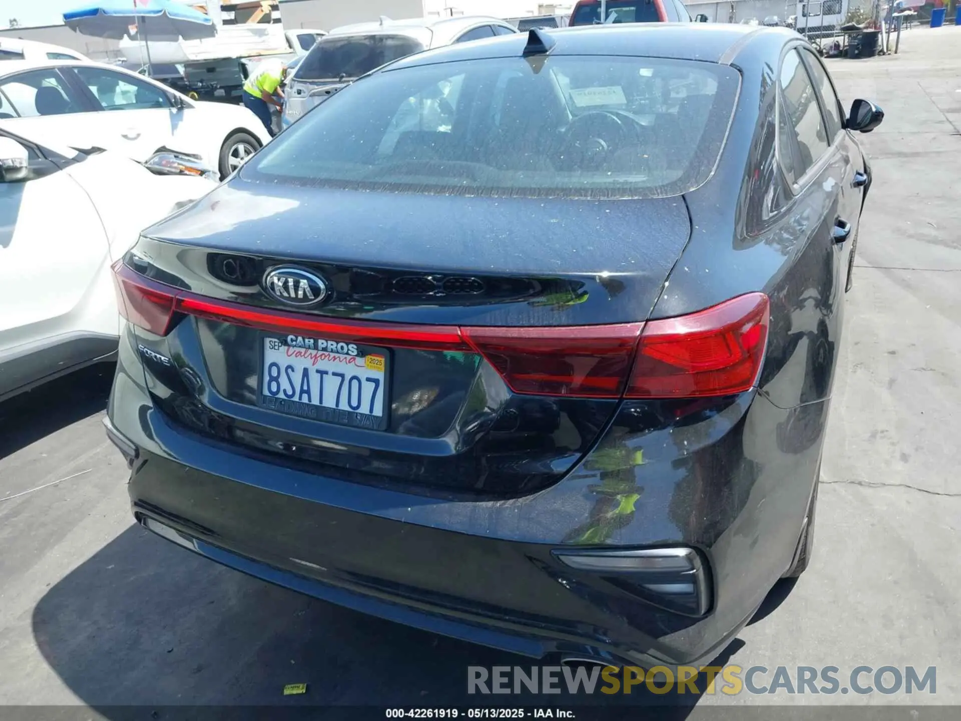 17 Photograph of a damaged car 3KPF24AD9LE250832 KIA FORTE 2020